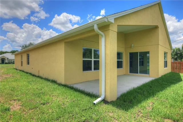 $2,200 | 8186 104th Avenue, Vero Beach, FL 32967