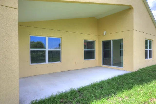 $2,200 | 8186 104th Avenue, Vero Beach, FL 32967