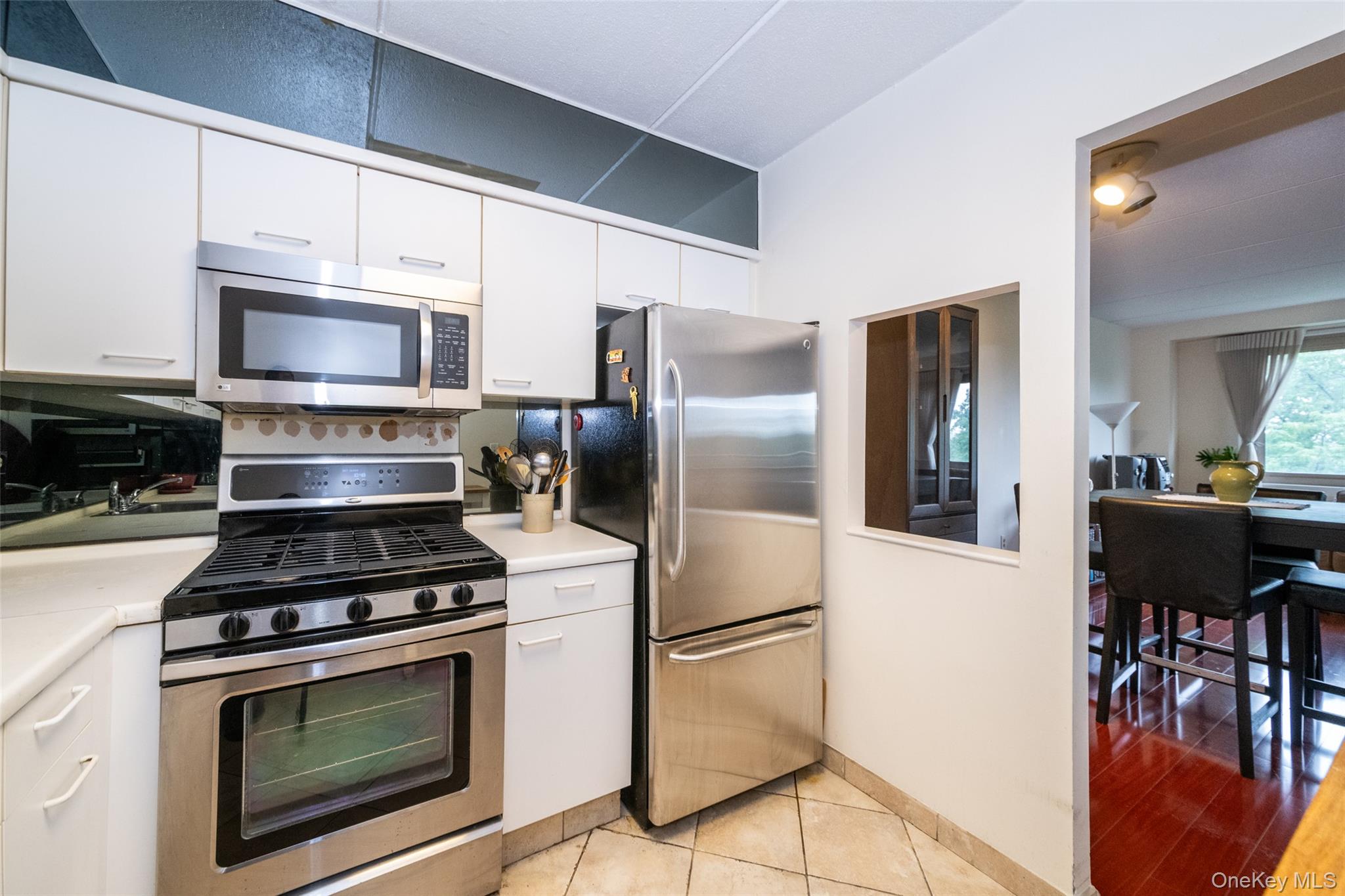 701 Pelham Road, Unit 5L New Rochelle, NY 10805 - Photo 4 of 29 Gallery Image 4