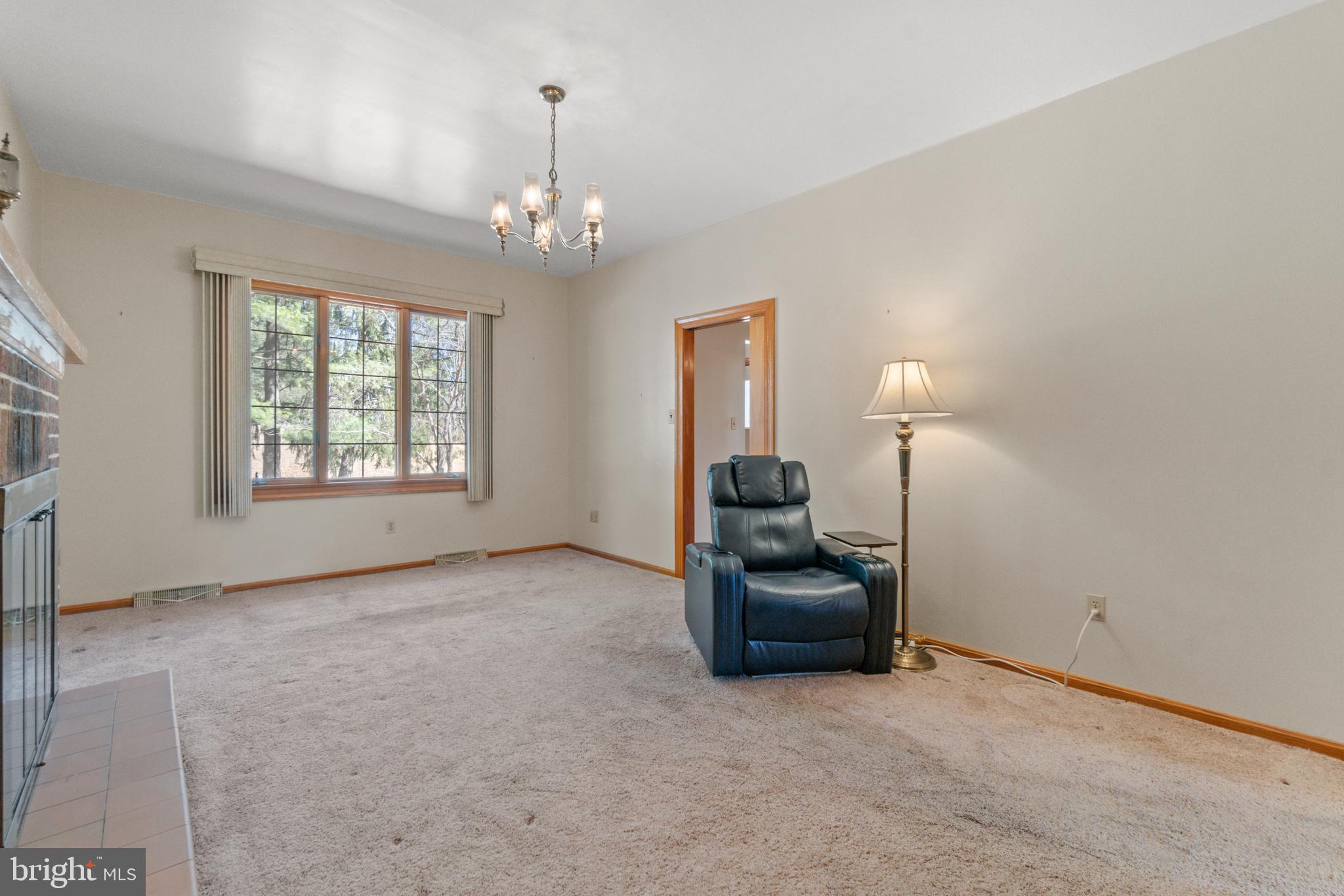 1052 Green Hill Farm Road Reisterstown, MD 21136 - Photo 11 of 36 Family Room