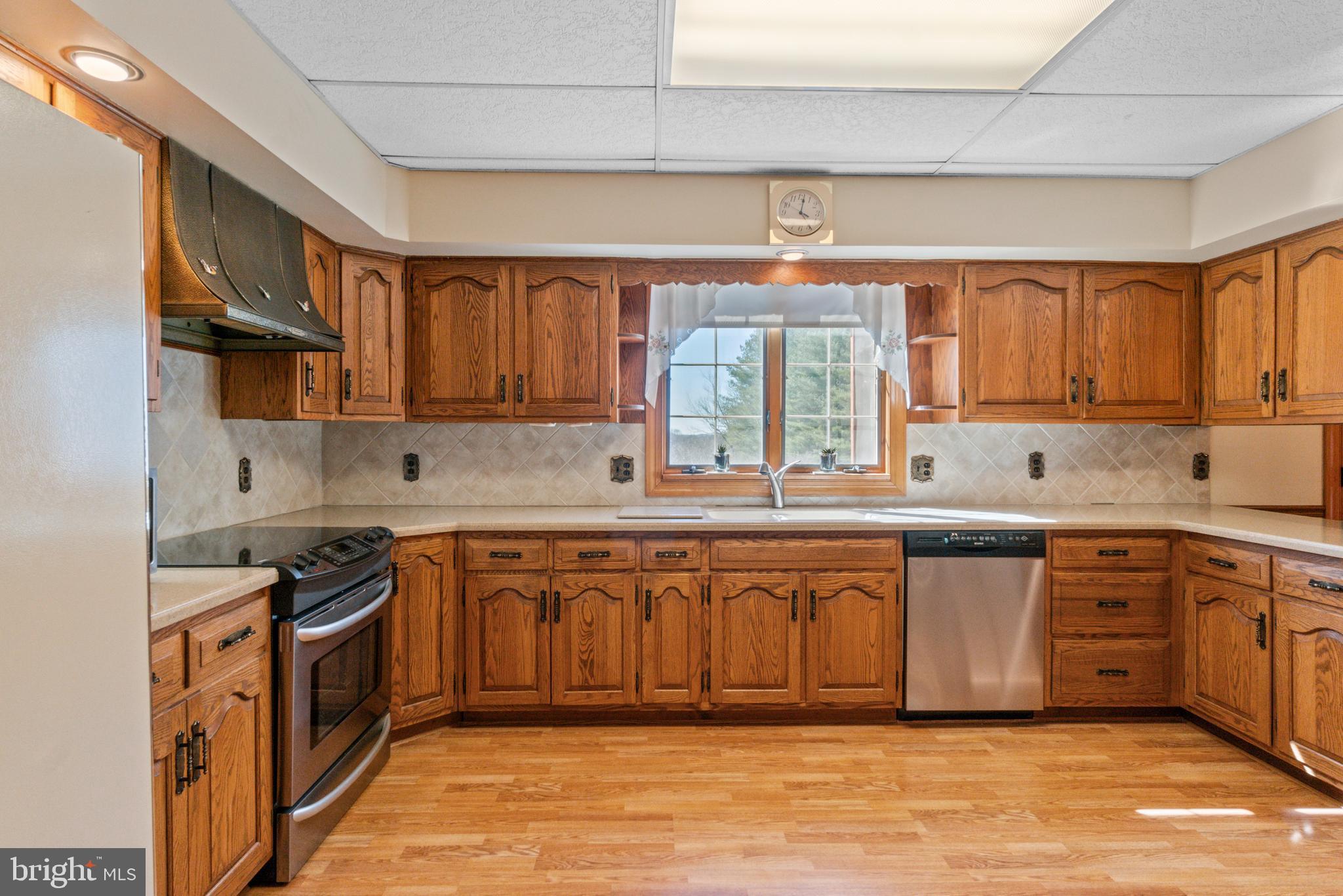 1052 Green Hill Farm Road Reisterstown, MD 21136 - Photo 12 of 36 Eat-in Kitchen