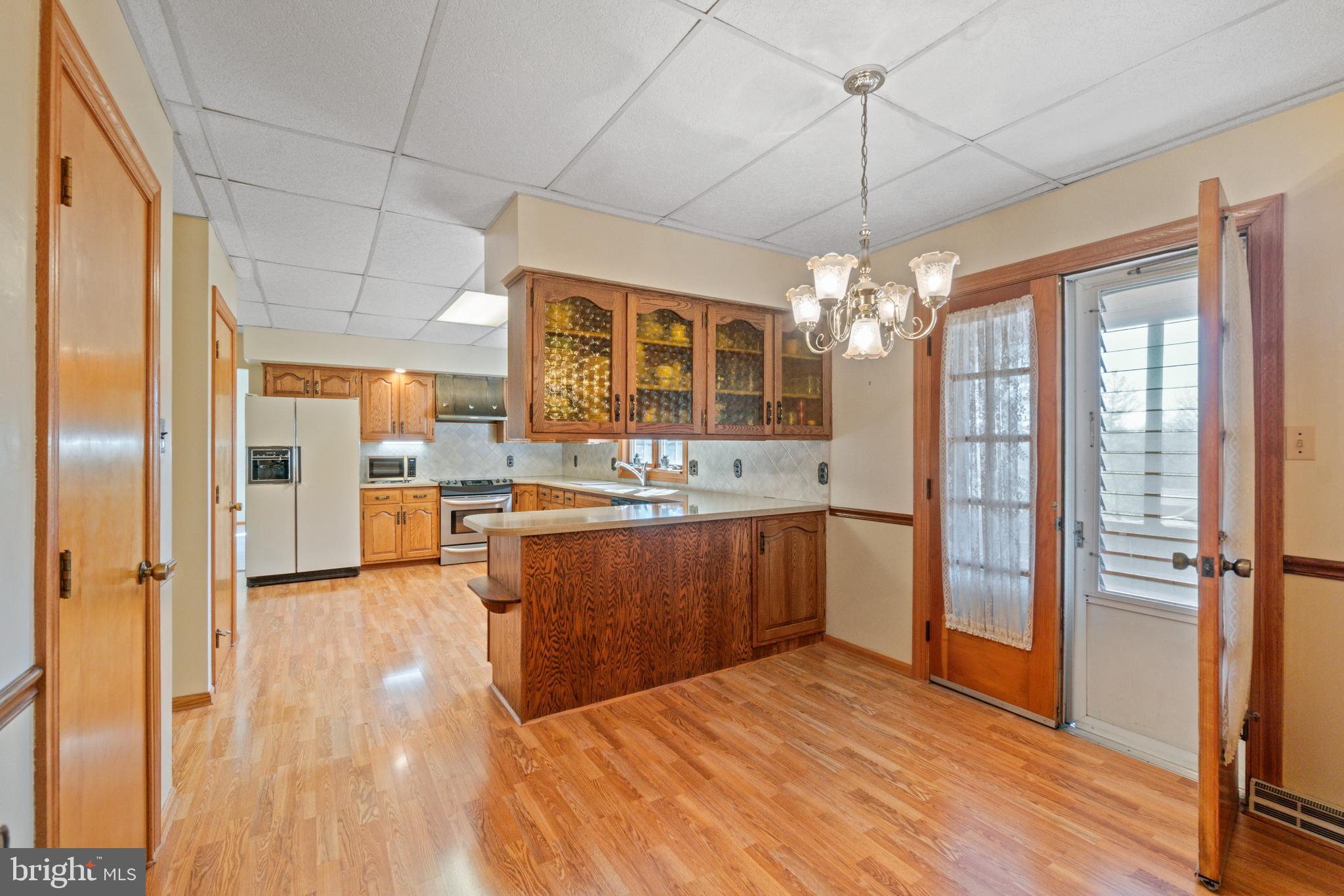 1052 Green Hill Farm Road Reisterstown, MD 21136 - Photo 16 of 36 Eat-in Kitchen