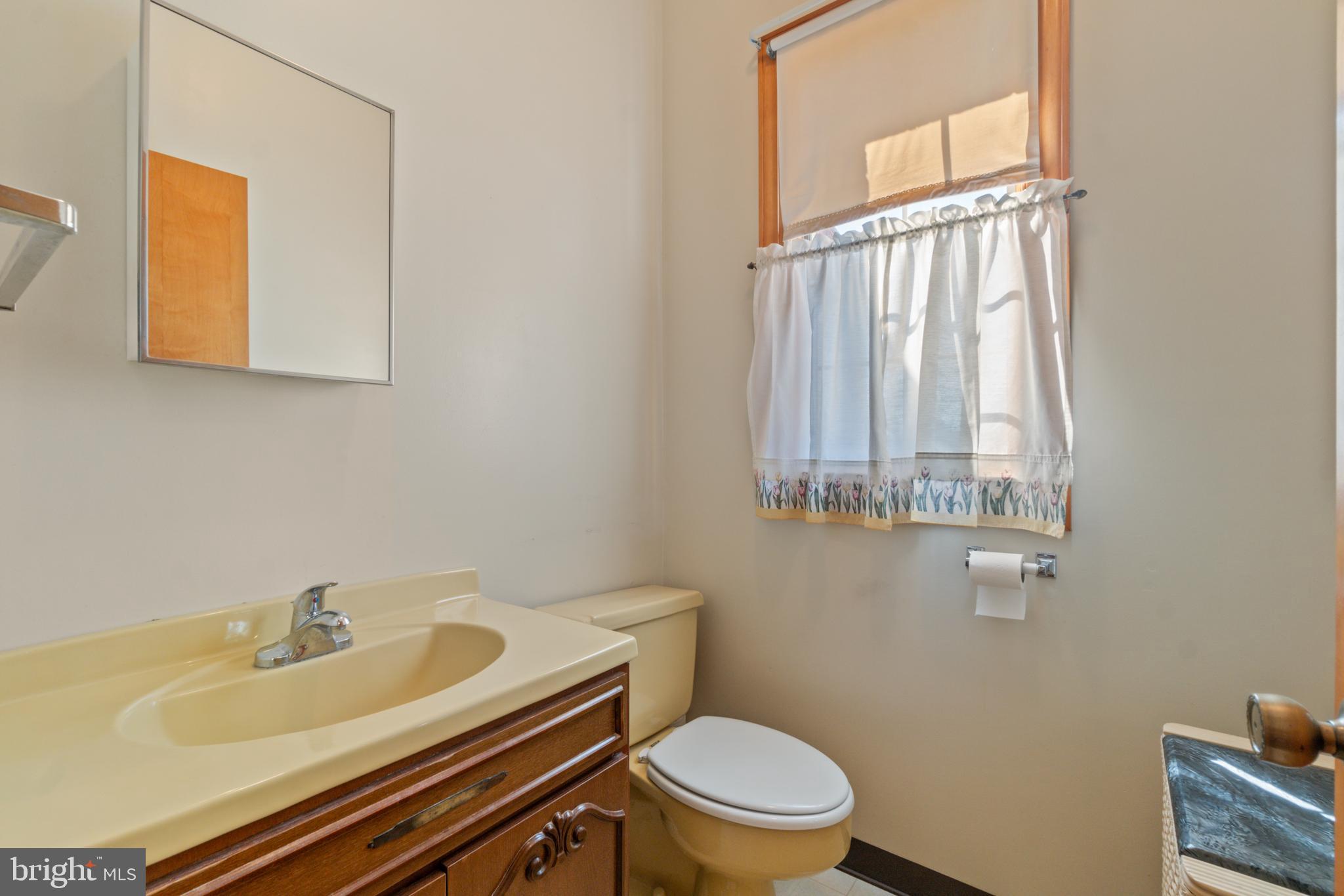 1052 Green Hill Farm Road Reisterstown, MD 21136 - Photo 18 of 36 Powder Room