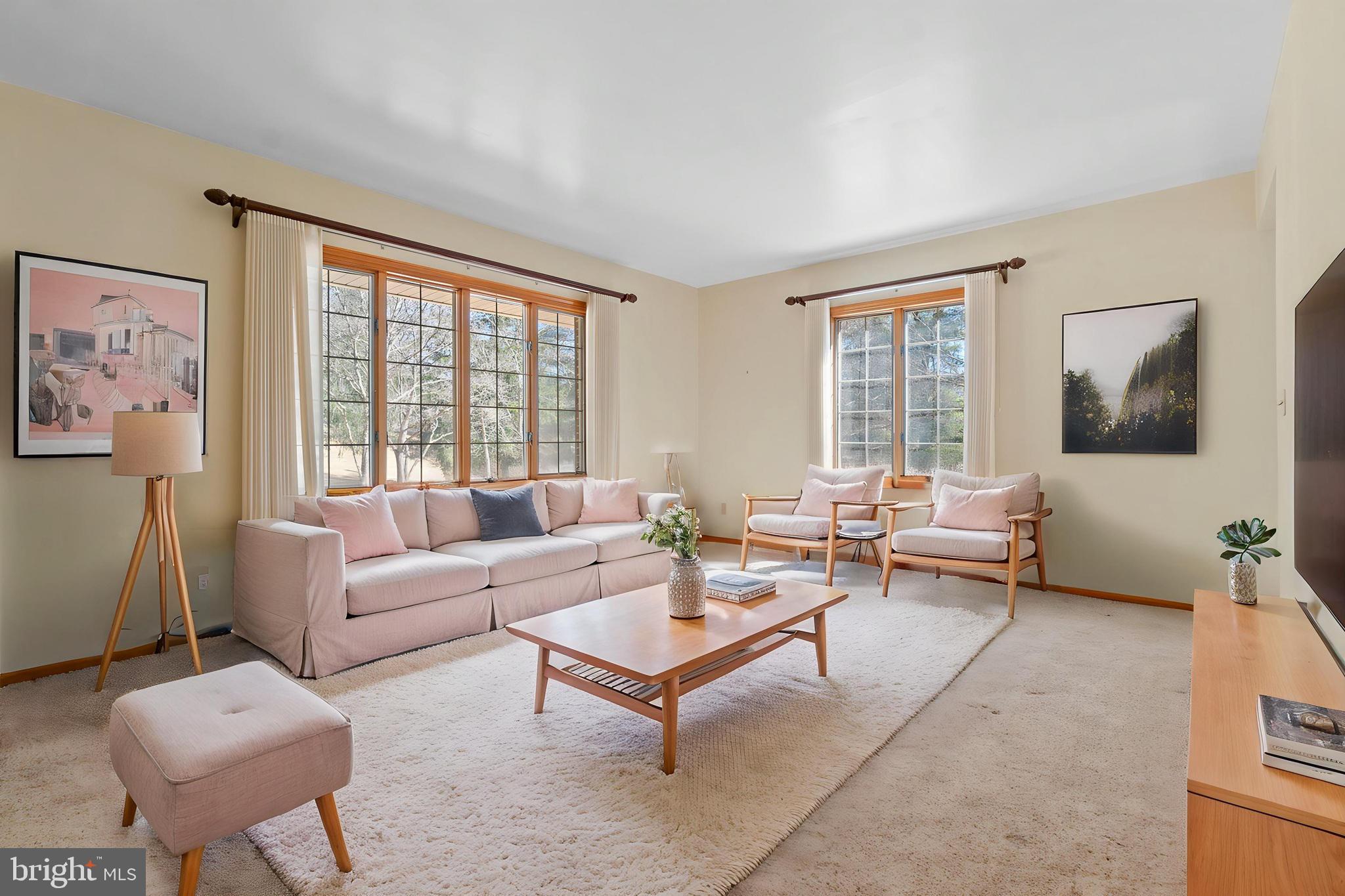 1052 Green Hill Farm Road Reisterstown, MD 21136 - Photo 8 of 36 Living Room