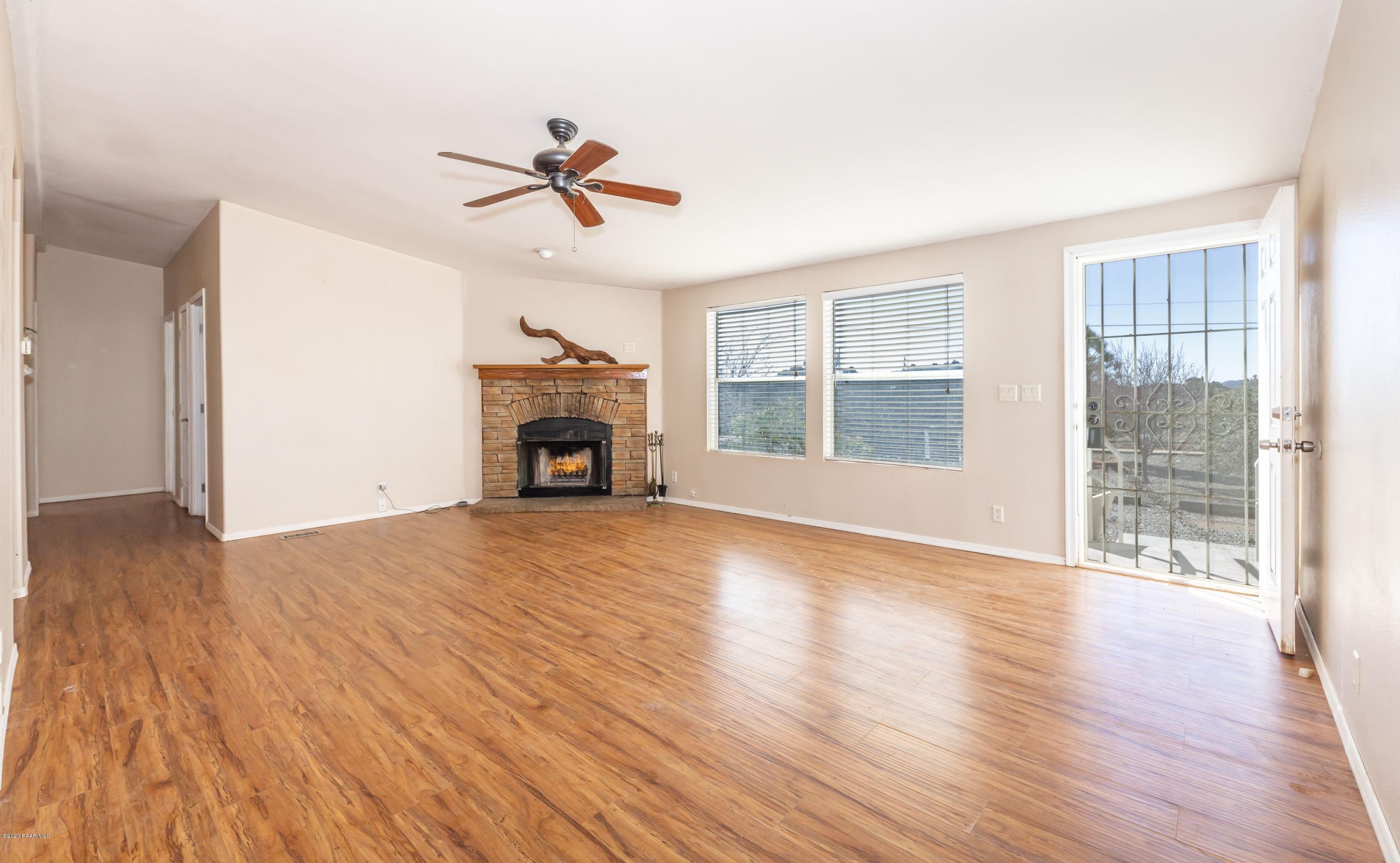 980 North Ambassador Road Dewey, AZ 86327 - Photo 2 of 28 Living Room w/WBFP