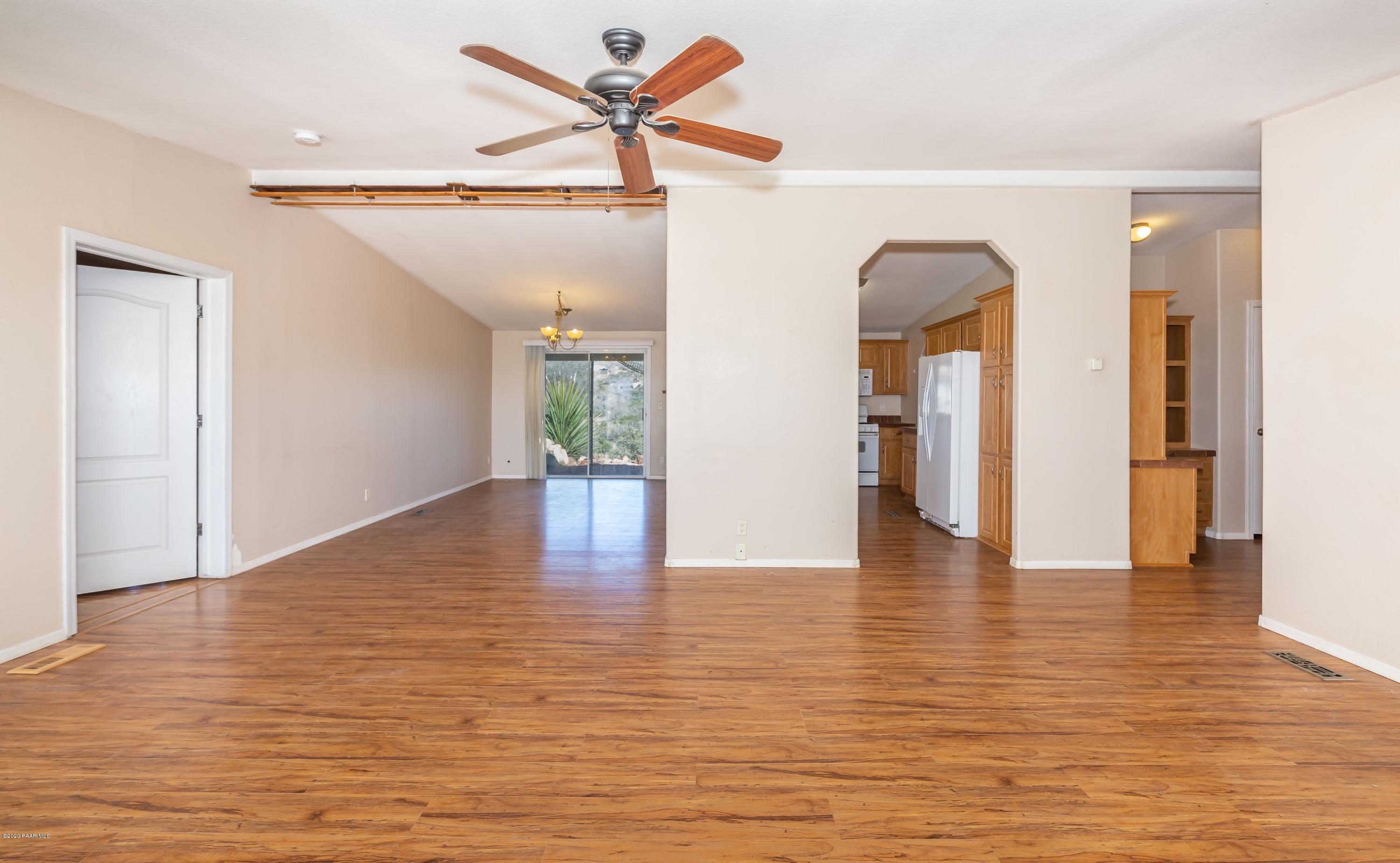 980 North Ambassador Road Dewey, AZ 86327 - Photo 3 of 28 Open Great Room