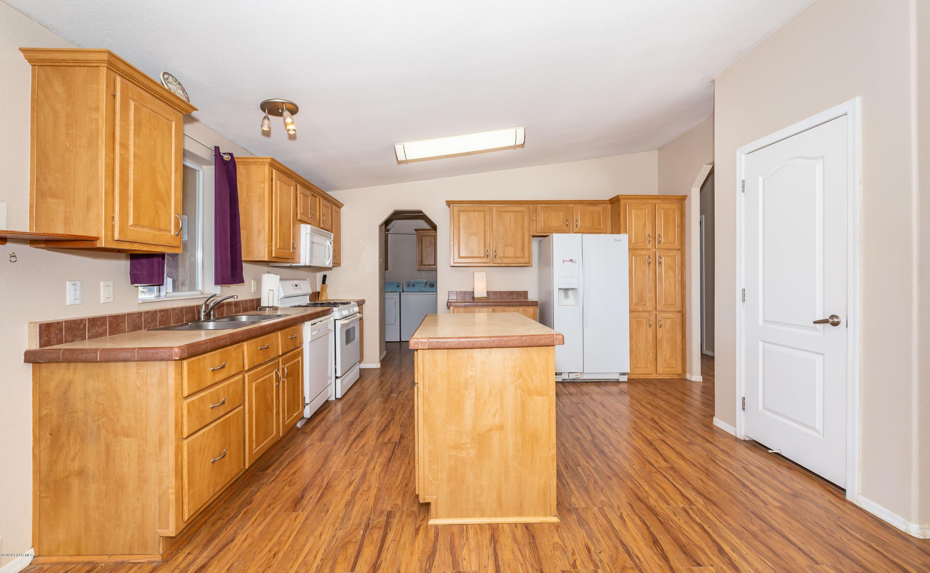 980 North Ambassador Road Dewey, AZ 86327 - Photo 4 of 28 Functional Kitchen w/Island