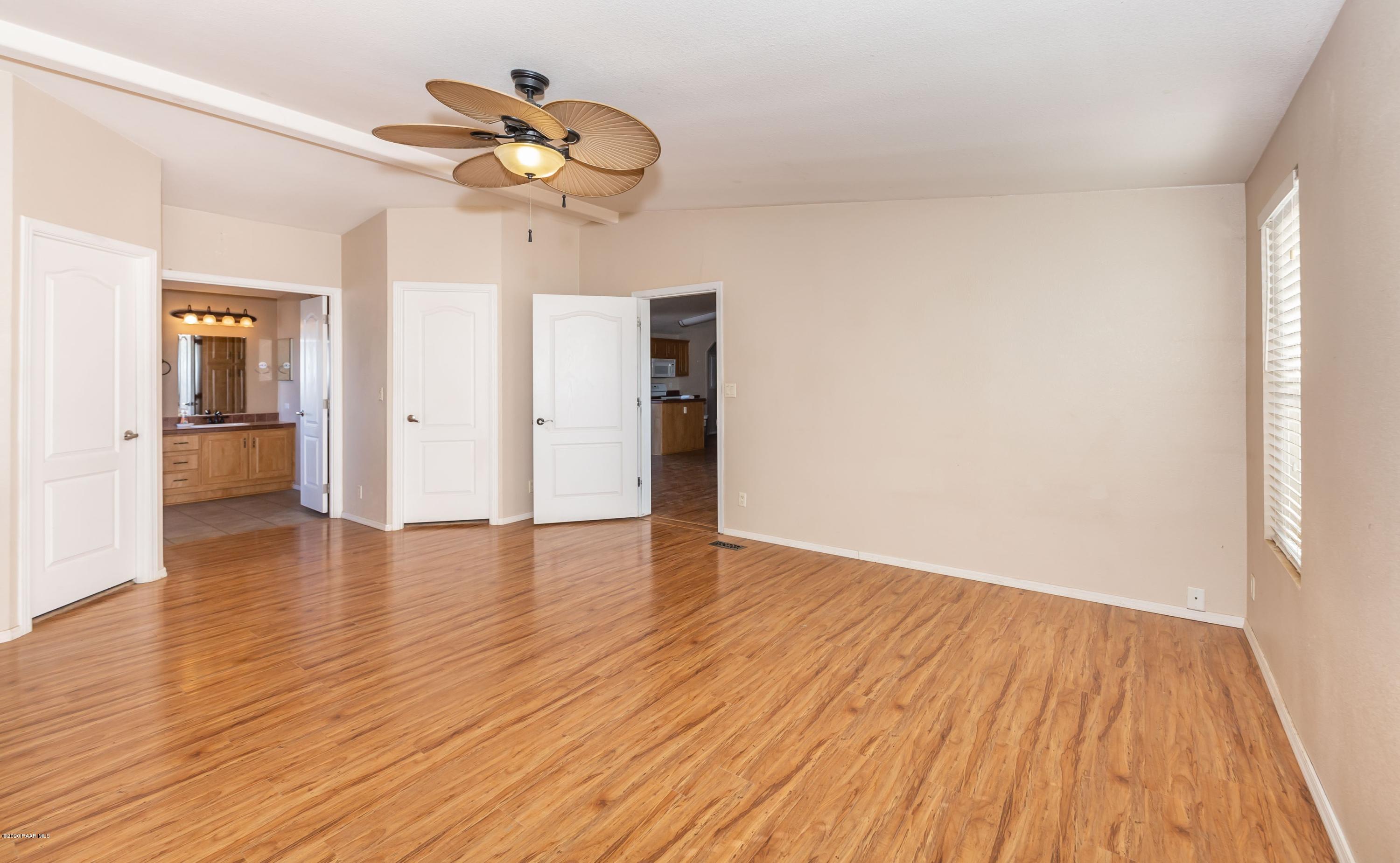 980 North Ambassador Road Dewey, AZ 86327 - Photo 7 of 28 Owner's Suite w/His-n-Her Closets