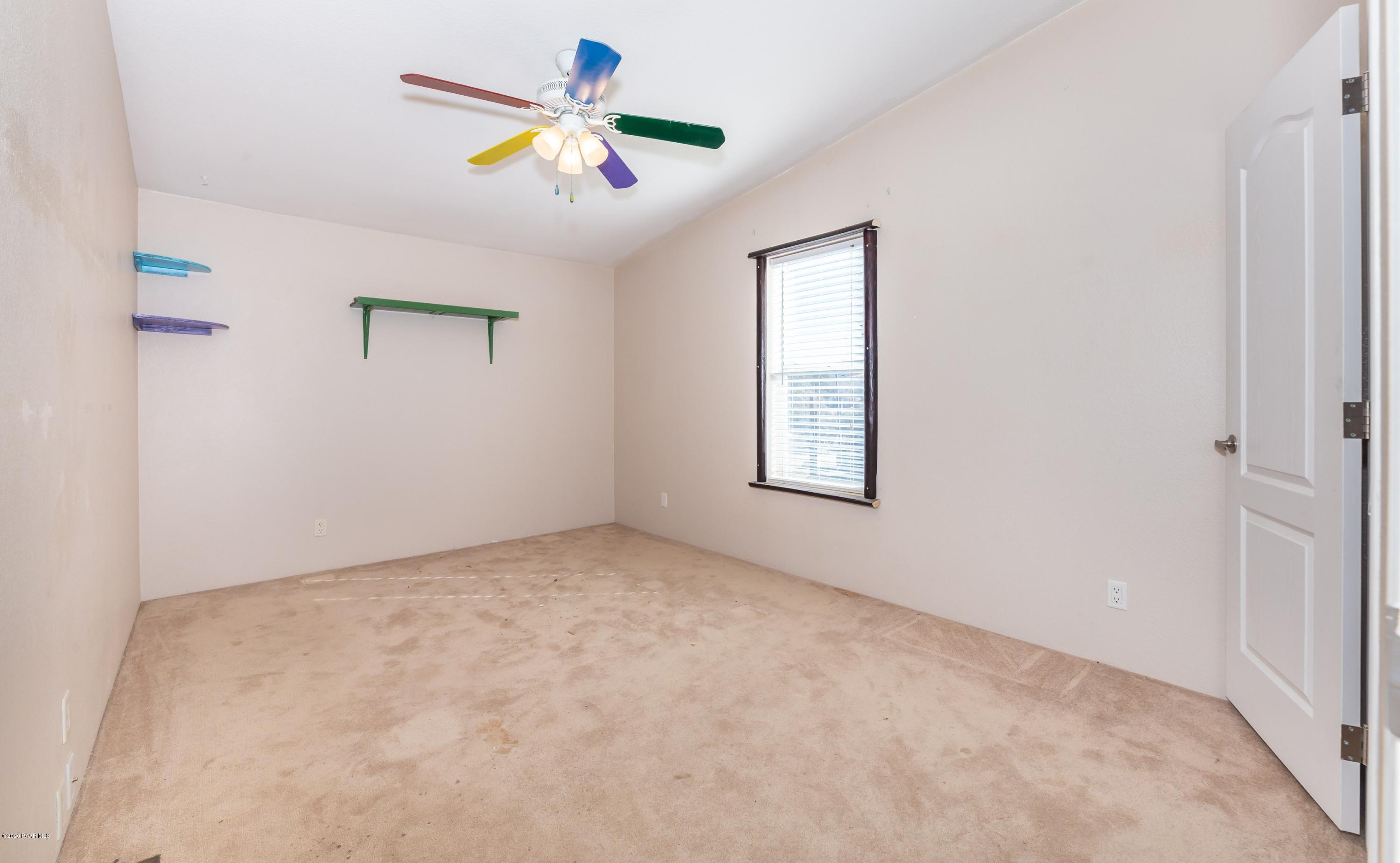 980 North Ambassador Road Dewey, AZ 86327 - Photo 10 of 28 Bedroom 2 w/Walk-In Closet