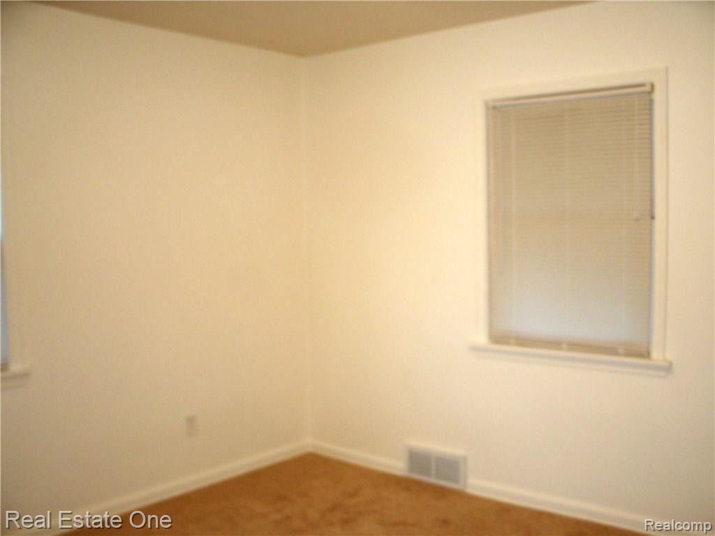 17584 Reno Street Riverview, MI 48193 - Photo 17 of 43 GEDC5746.JPG