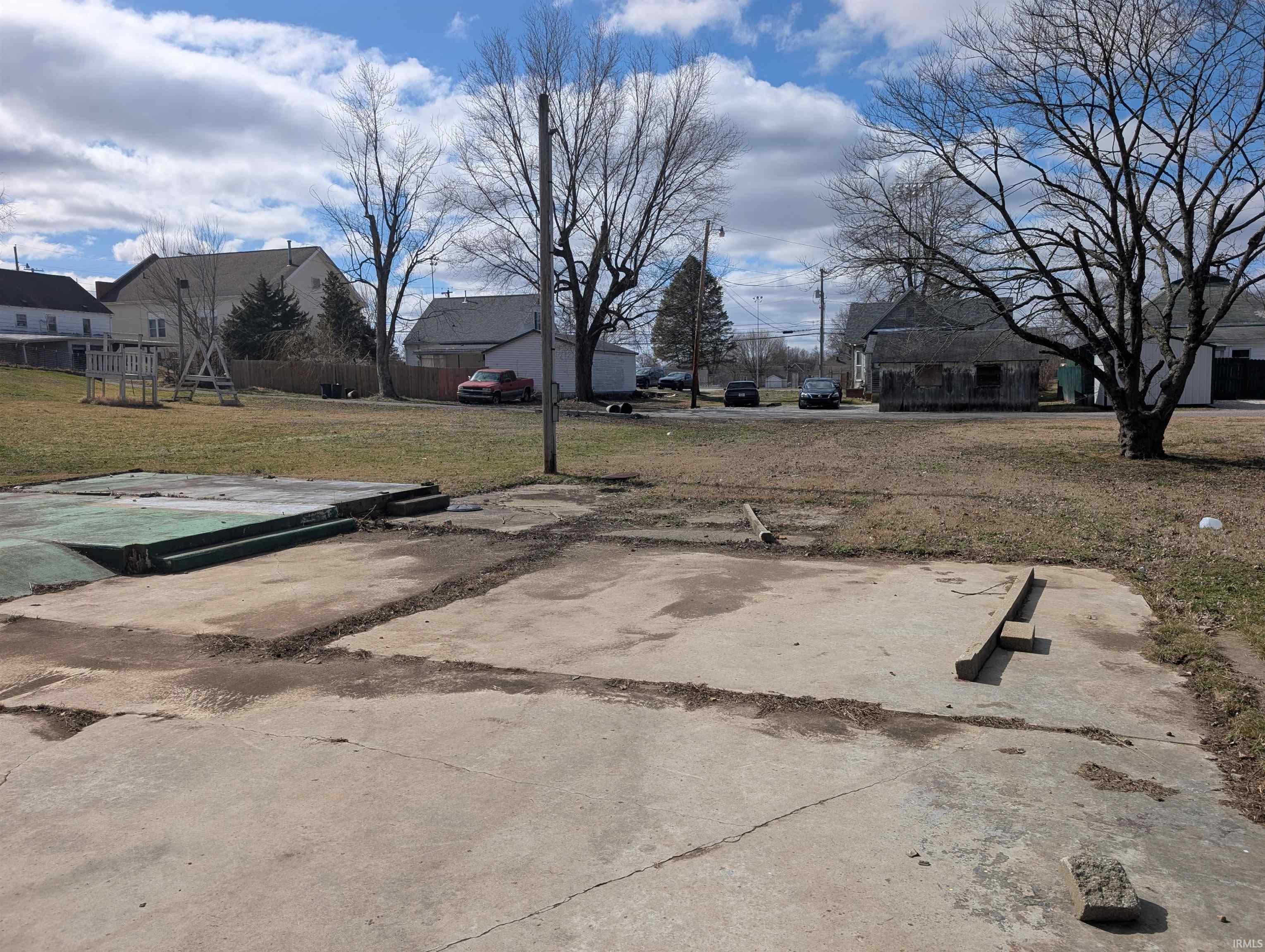 3 Maple Court Washington, IN 47501 - Photo 2 of 28