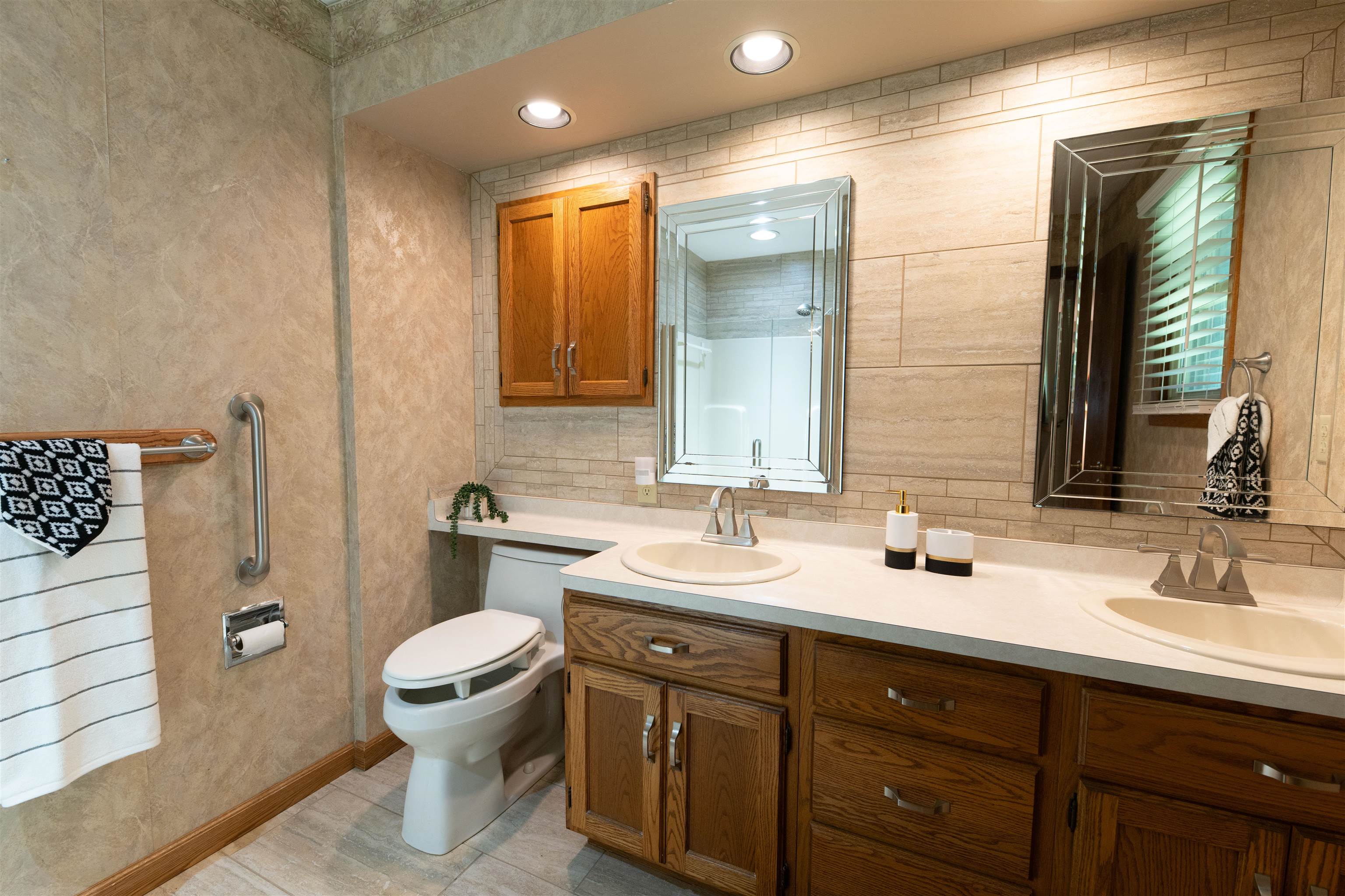 1032 Pilgrim Road Neenah, WI 54956 - Photo 13 of 42