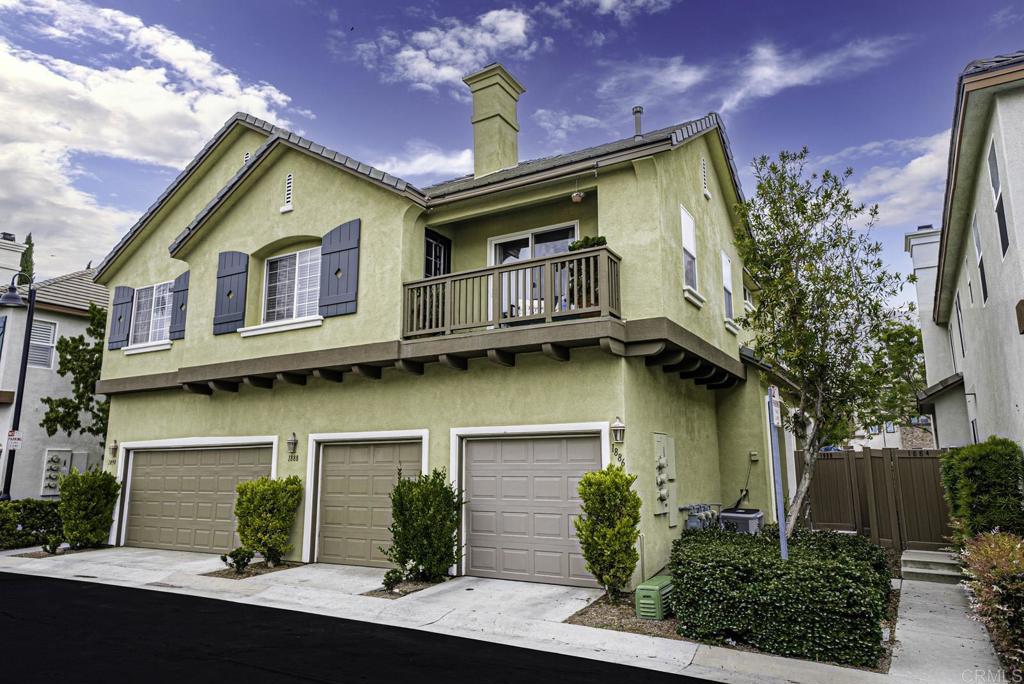 a front view of house with yard