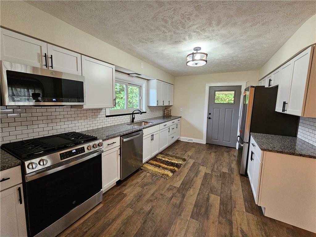946 Herman Road Butler, PA 16002 - Photo 8 of 34 Gallery Image 8