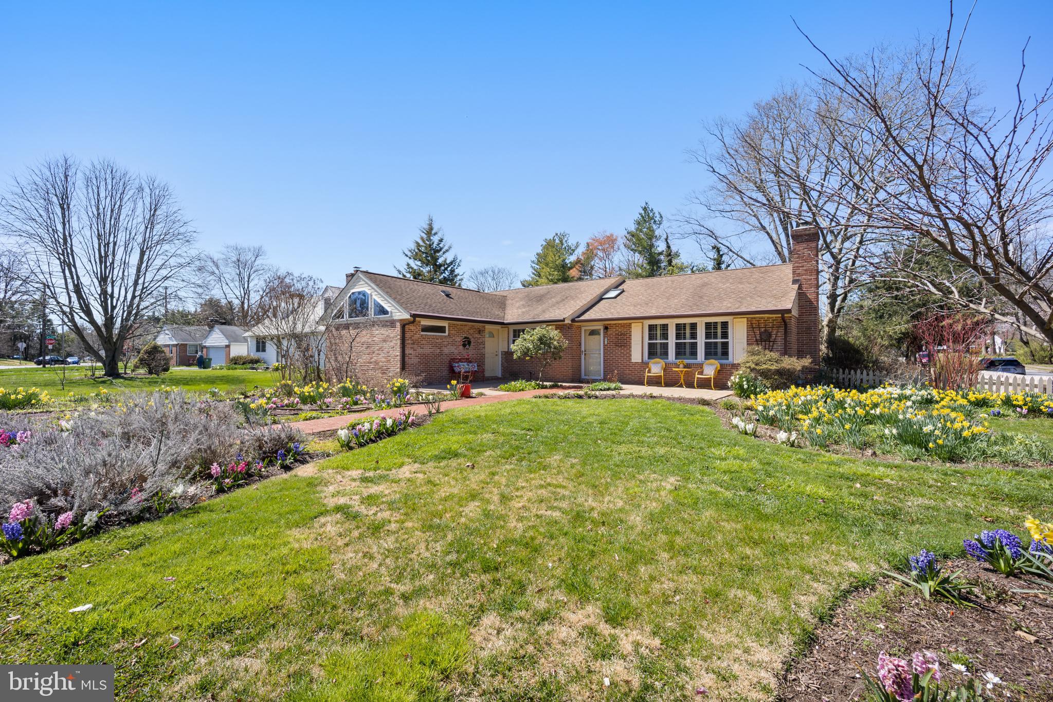 274 Beverly Road Newark, DE 19711 - Photo 34 of 40 Front in Spring Bloom