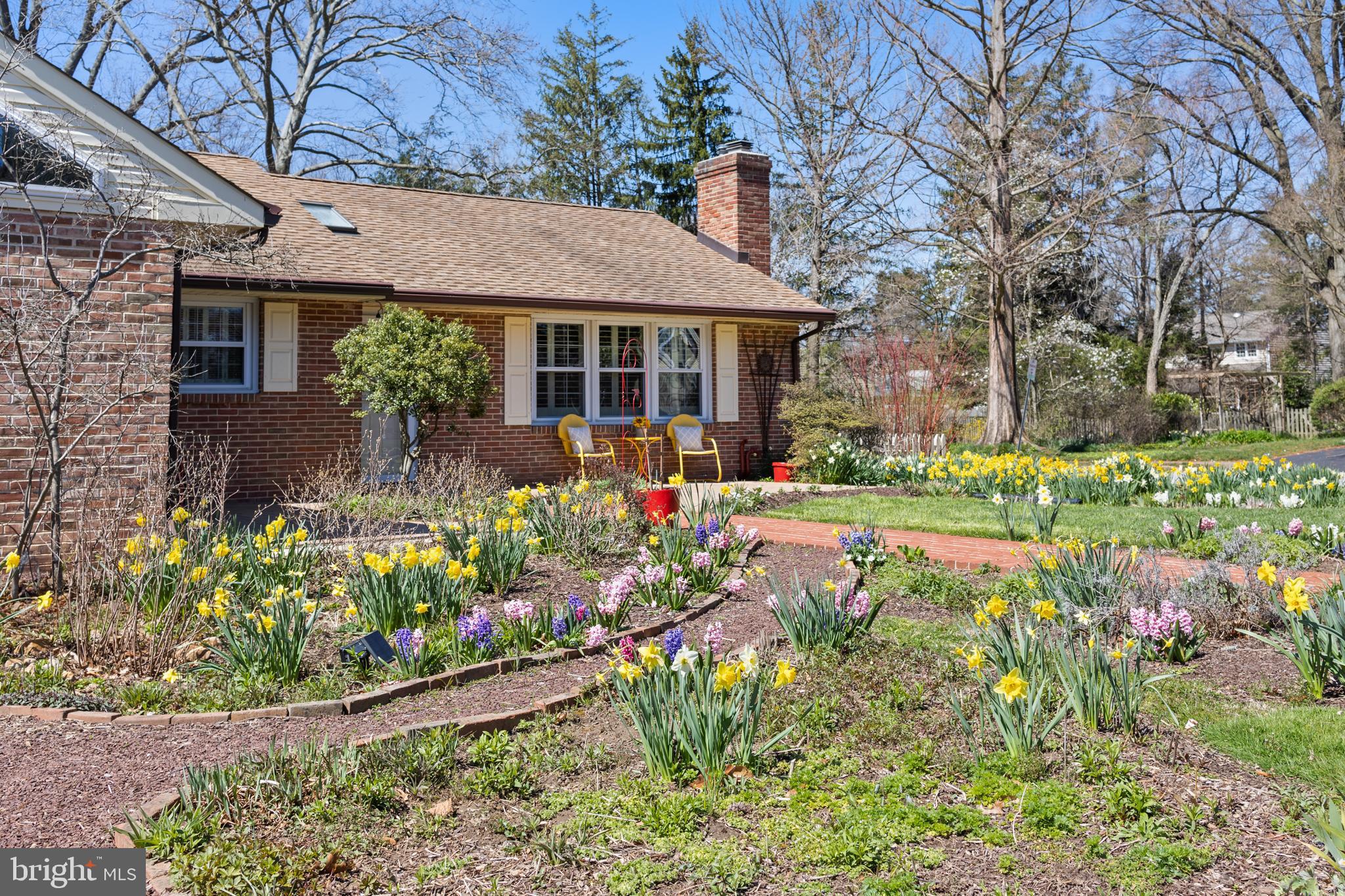 274 Beverly Road Newark, DE 19711 - Photo 40 of 40 Front in Spring Bloom