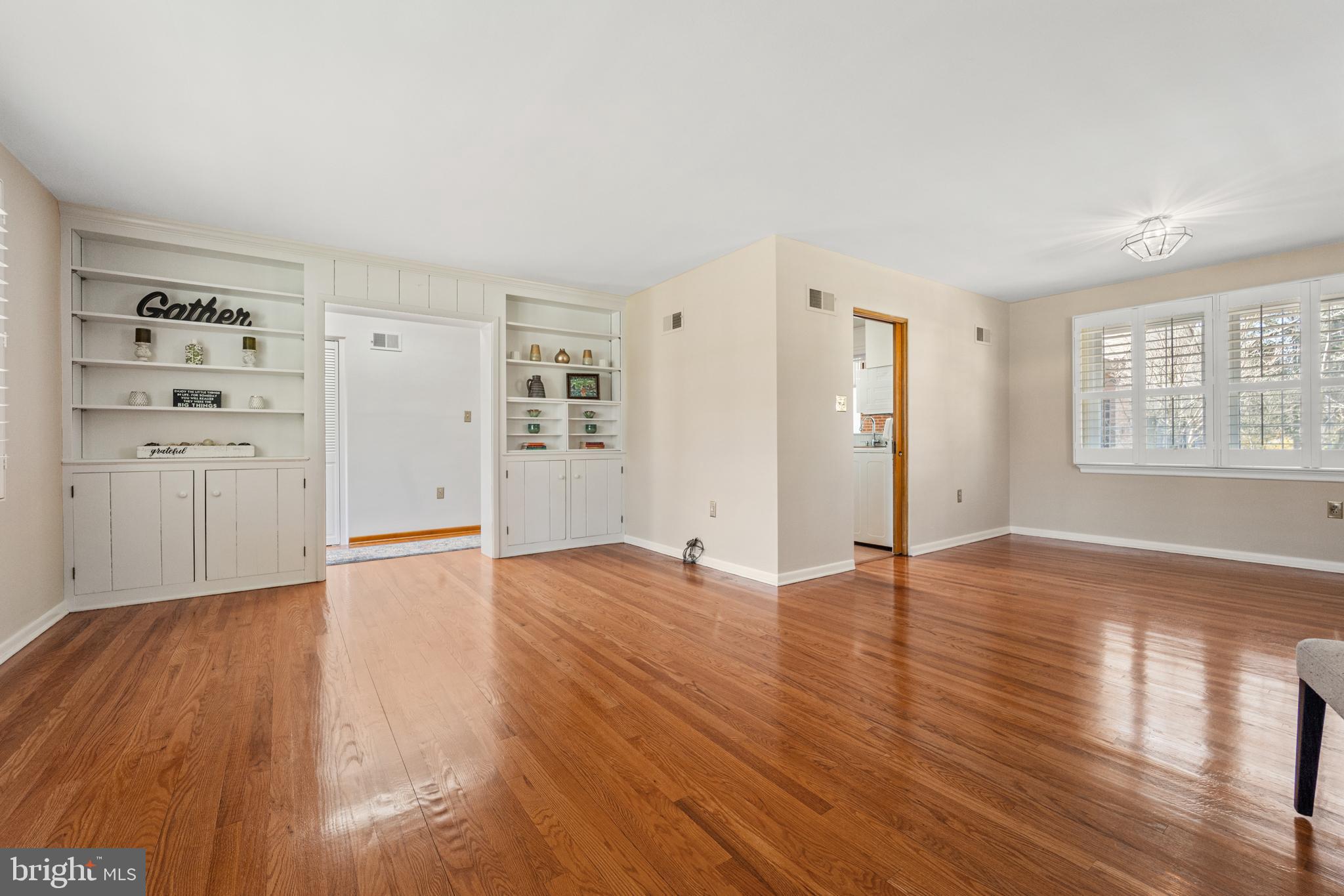 274 Beverly Road Newark, DE 19711 - Photo 5 of 40 Open Living/Dining Room