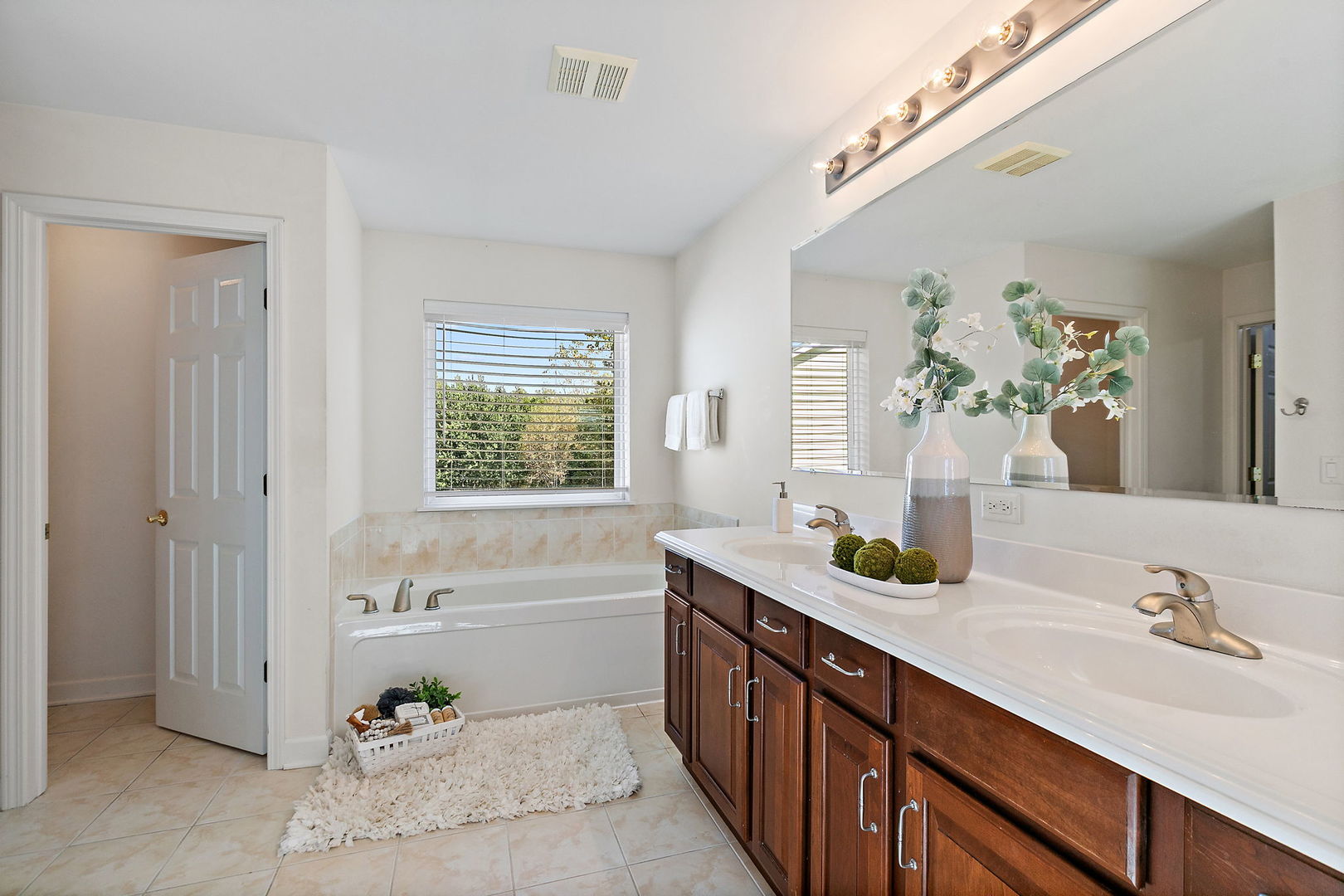 2370 Fishhook Way Wauconda, IL 60084 - Photo 24 of 36 Gallery Image 24