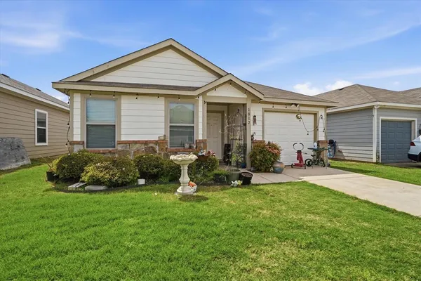 $1,899 | 1812 Village Park Trail, Burleson, TX 76028