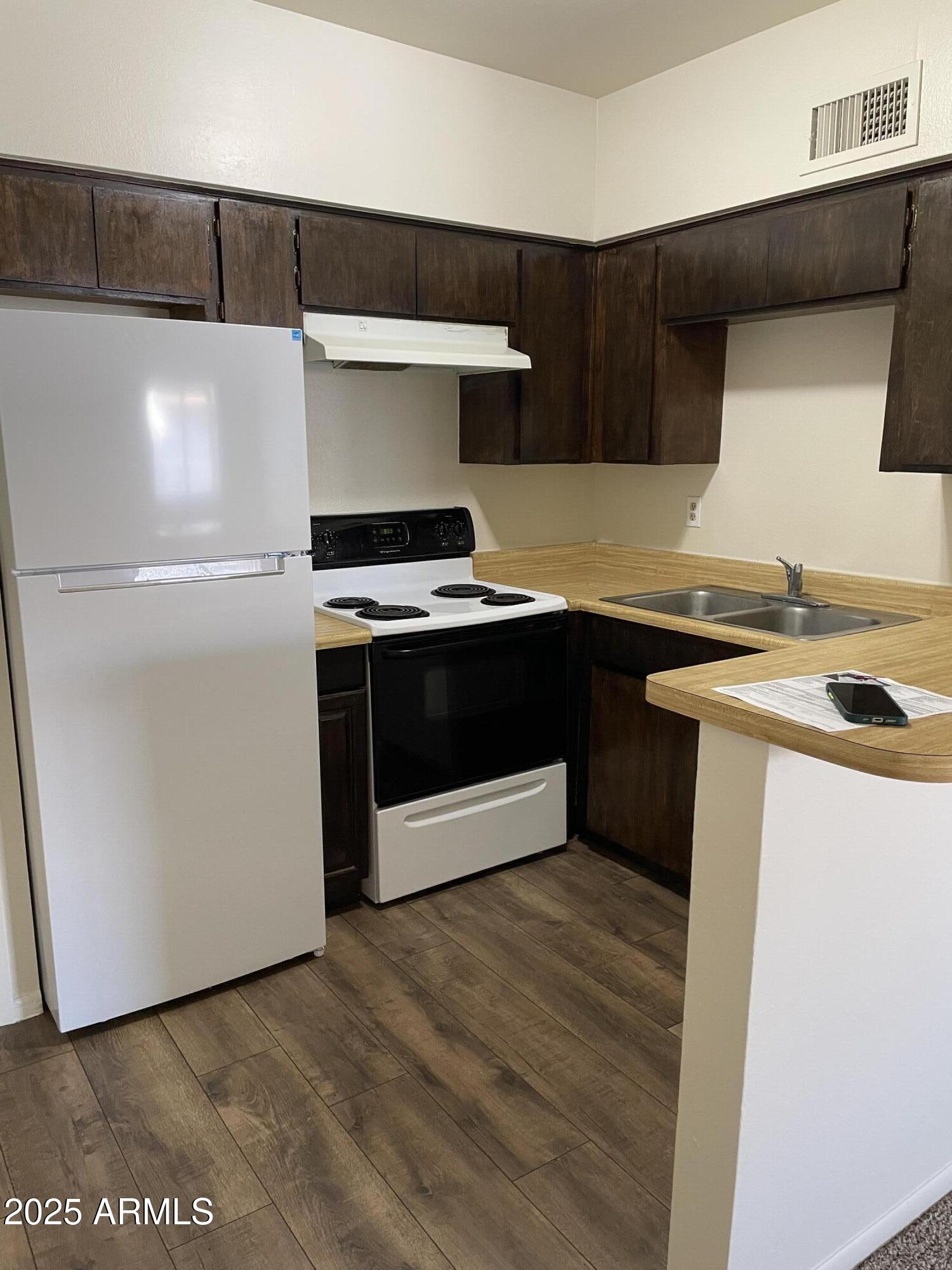 585 West 20th Avenue, Unit 4 Apache Junction, AZ 85120 - Photo 3 of 7 IMG_2633