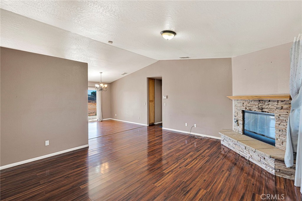 13475 Yakima Road Apple Valley, CA 92308 - Photo 8 of 24