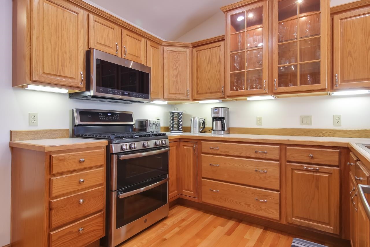 5886 Rennie View Traverse City, MI 49696 - Photo 11 of 41 1901557-10.JPG
