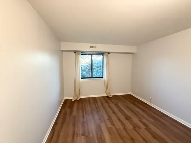 $1,550 | 1460 Fairlane Drive, Unit 310, Schaumburg, IL 60193