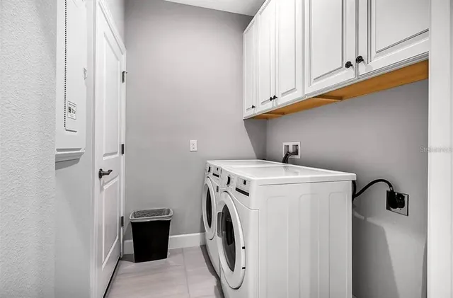 $3,795 | 5569 Cannes Circle, Sarasota, FL 34231