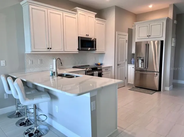 $3,795 | 5569 Cannes Circle, Sarasota, FL 34231
