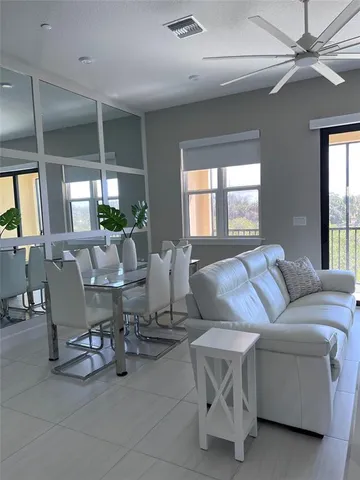 $3,795 | 5569 Cannes Circle, Sarasota, FL 34231