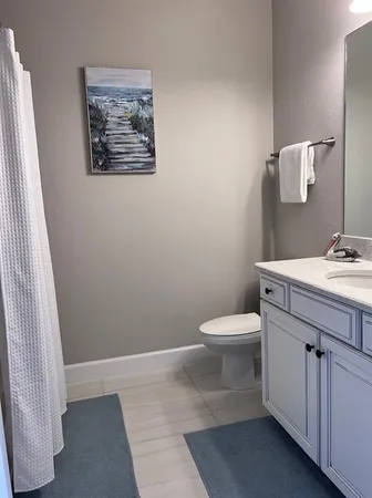 $3,795 | 5569 Cannes Circle, Sarasota, FL 34231