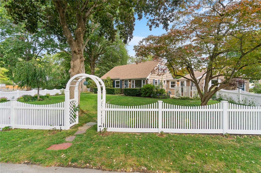 8 Sherbrooke Road Barrington, RI 02806 - Photo 3 of 48