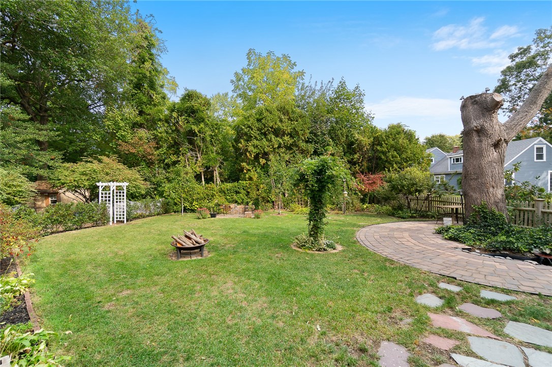 8 Sherbrooke Road Barrington, RI 02806 - Photo 9 of 48