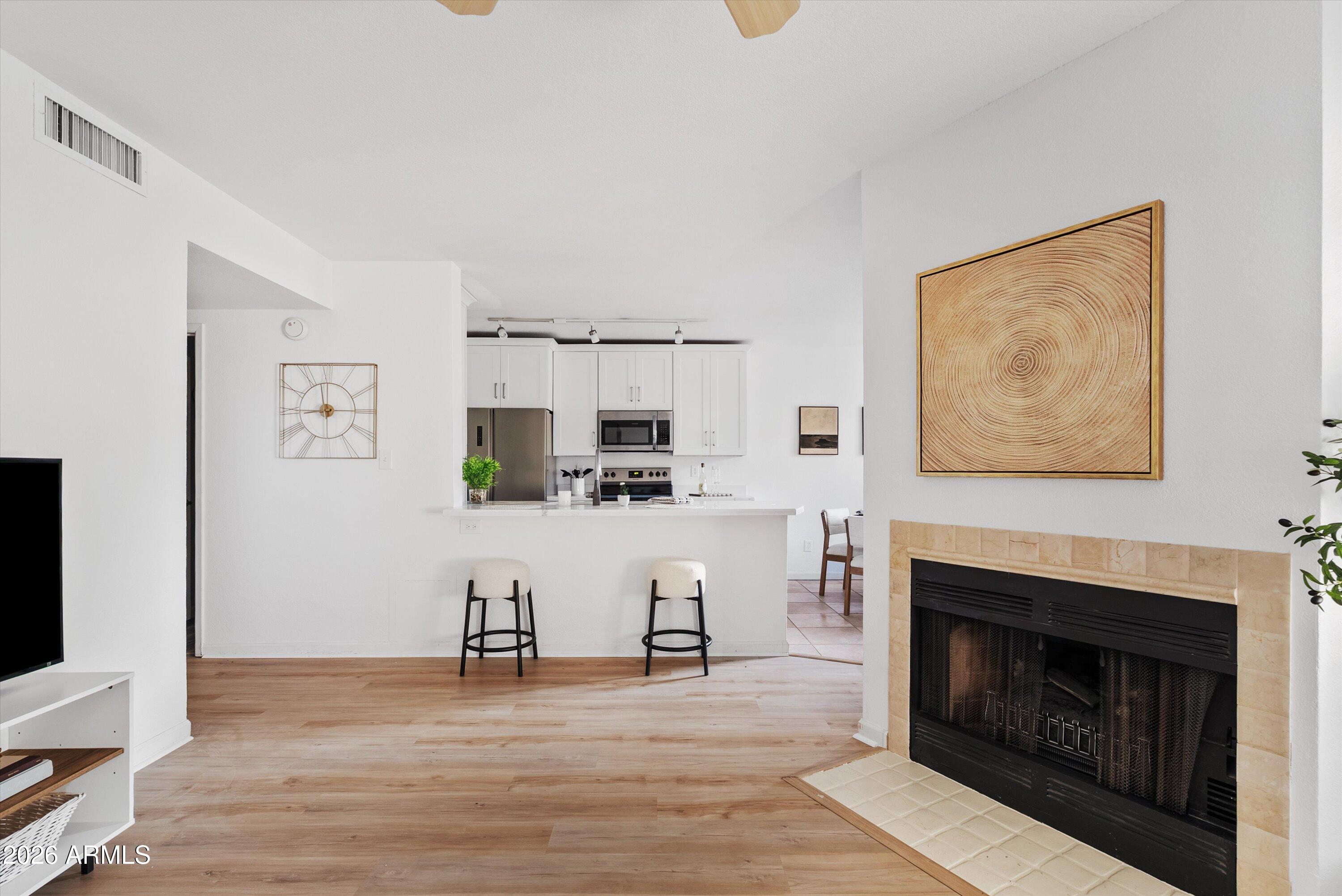5230 East Brown Road, Unit 117 Mesa, AZ 85205 - Photo 4 of 27 Living Room
