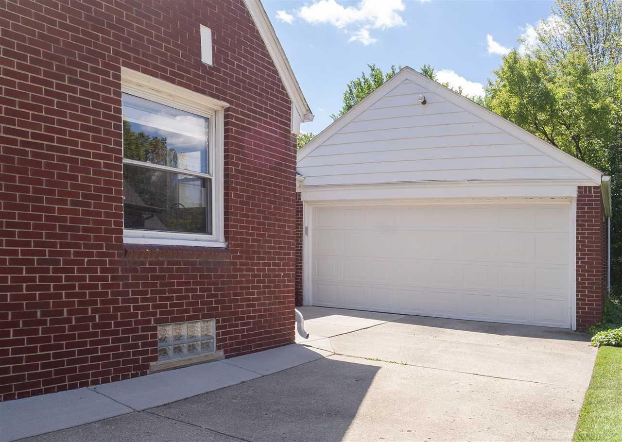 1133 Roslyn Road Grosse Pointe Woods, MI 48236 - Photo 35 of 39