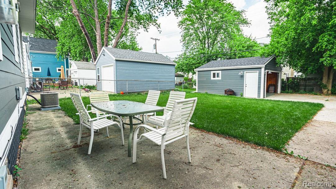 2656 Wakefield Road Berkley, MI 48072 - Photo 33 of 38 2656 Wakefield 16x9-17.jpg