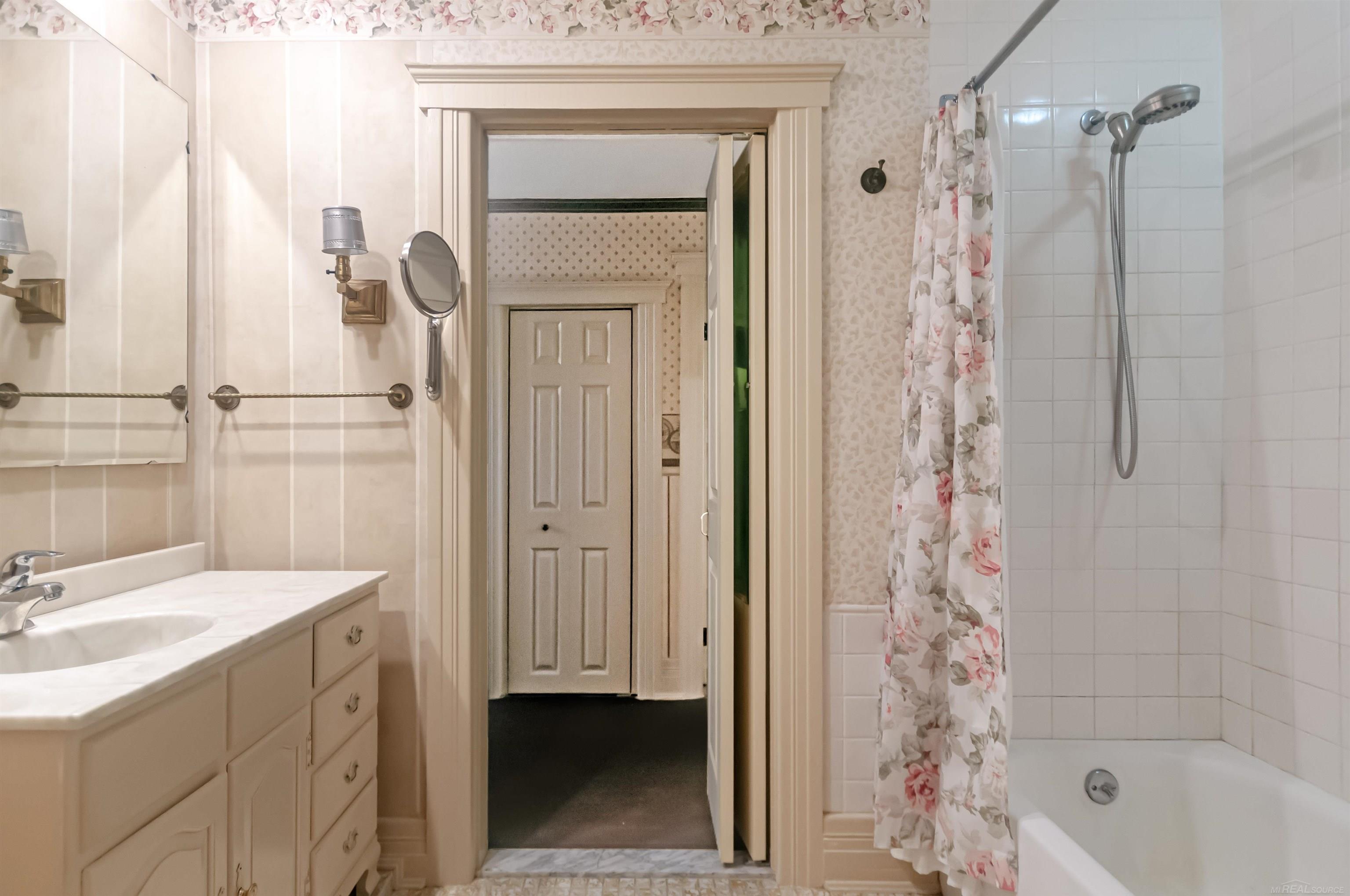194 Moross Road Grosse Pointe, MI 48236 - Photo 45 of 64 50218137-fbfecfab-9a37-46fa-b792-a2323e59b4f1.JPG