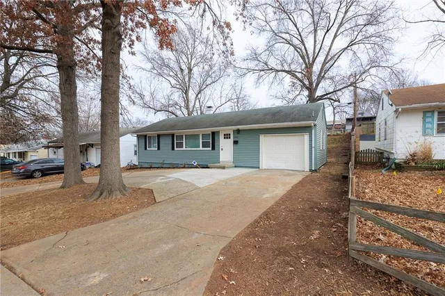$229,900 | 2507 South Arlington Avenue, Independence, MO 64052