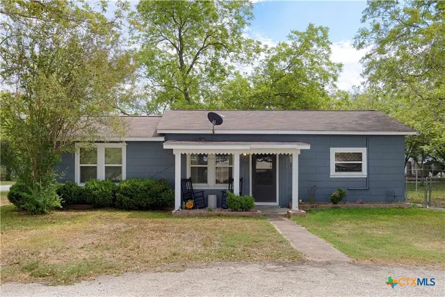 a view of a house with a yard and plants