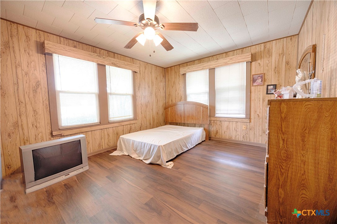 504 South Pecan Street Moulton, TX 77975 - Photo 11 of 39