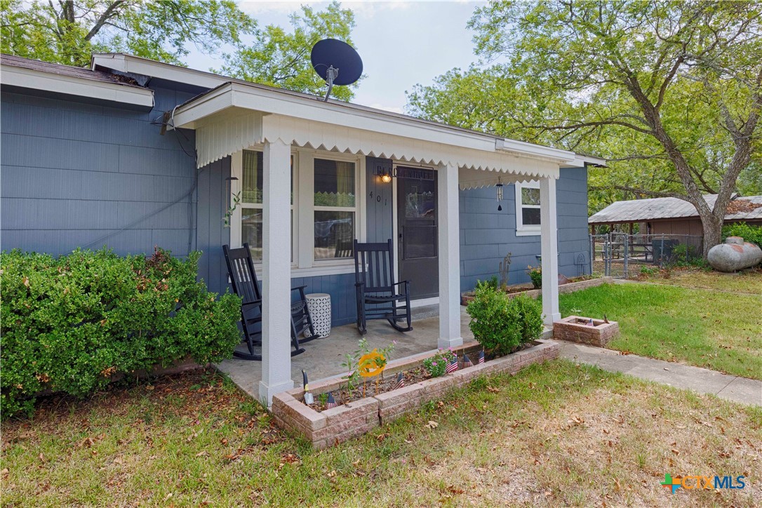 504 South Pecan Street Moulton, TX 77975 - Photo 18 of 39