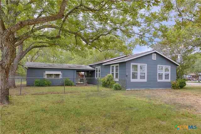 front view of house with a yard