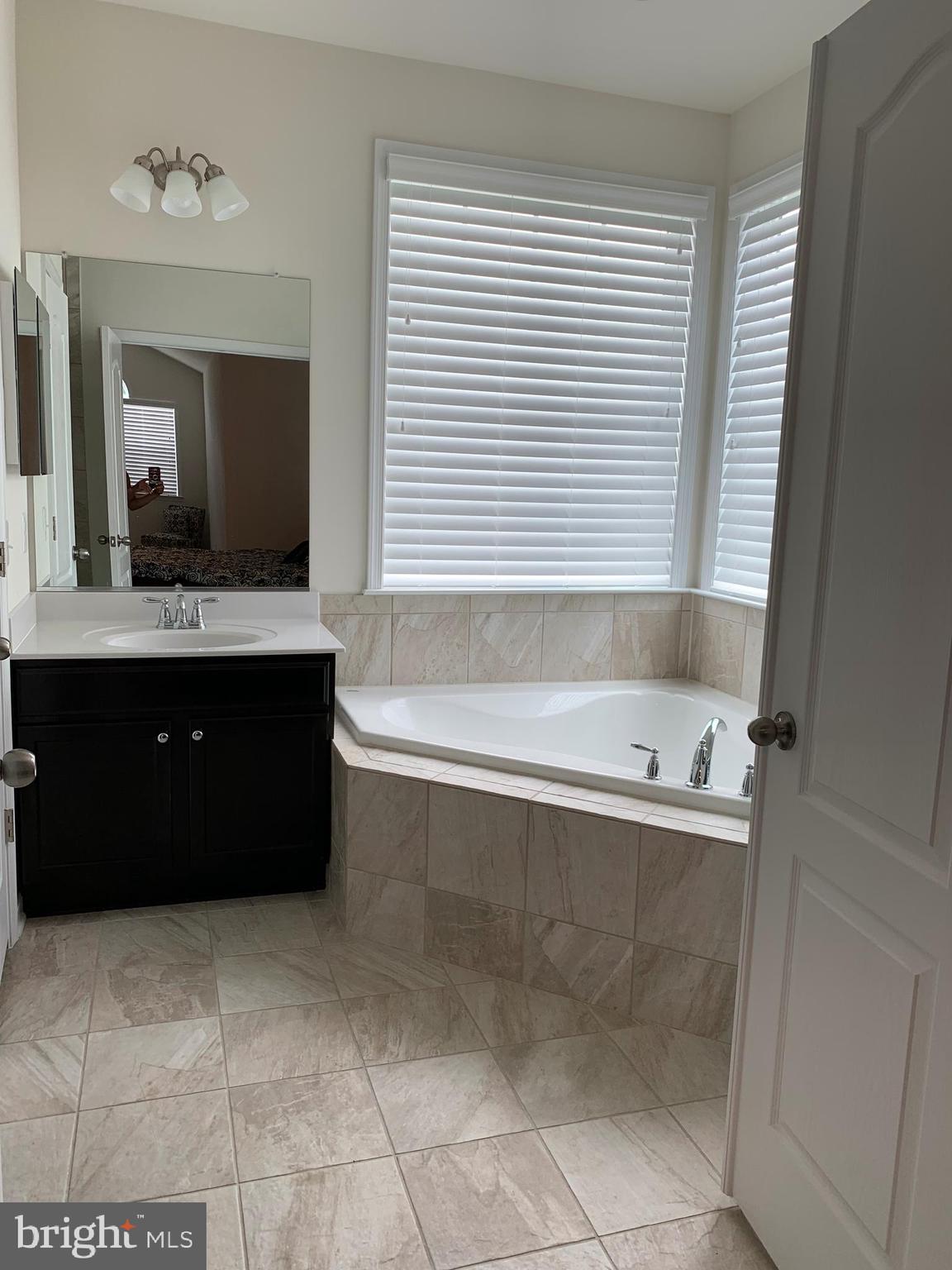 11518 Neon Road Fort Washington, MD 20744 - Photo 13 of 22 Master Bathroom w/Soaking Tub