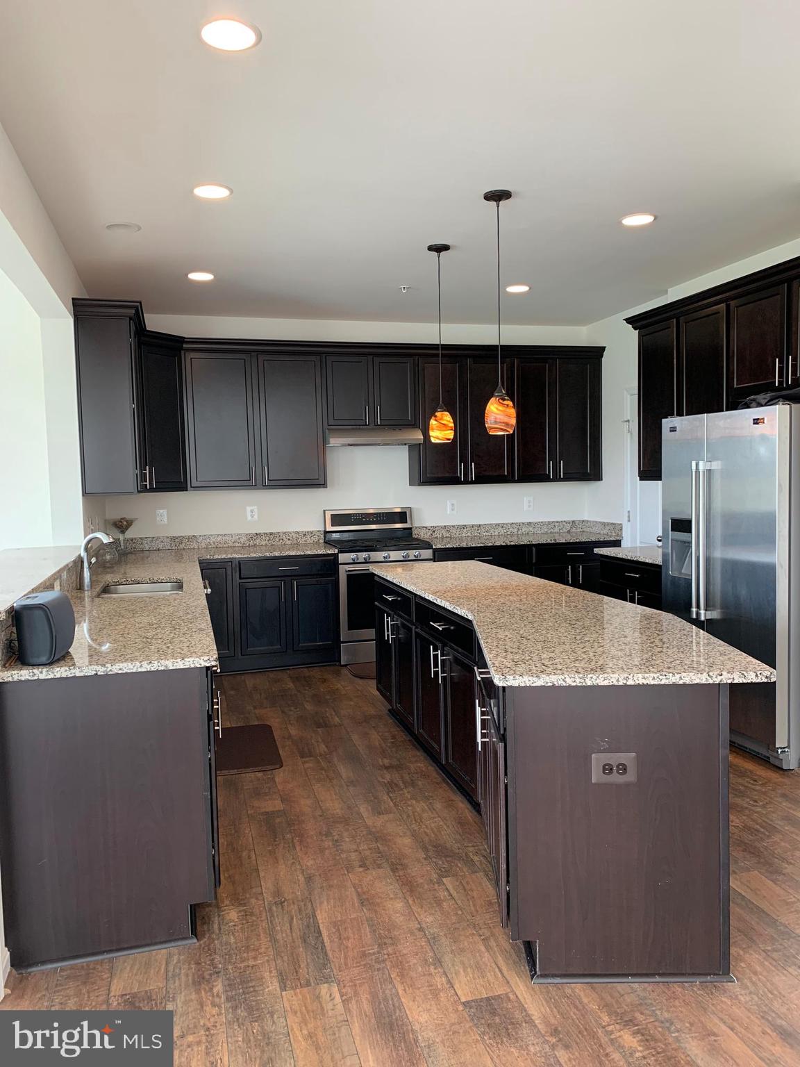 11518 Neon Road Fort Washington, MD 20744 - Photo 8 of 22 Gourmet Kitchen w/Extended Island