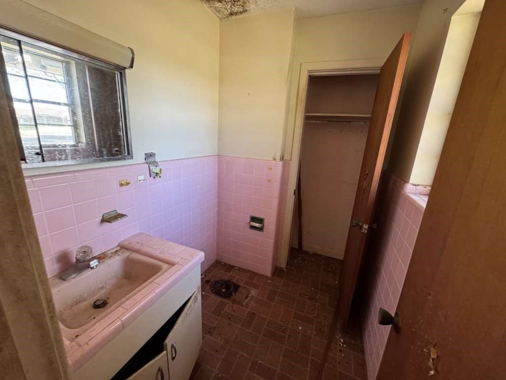 1716 South Robison Road Texarkana, TX 75501 - Photo 9 of 11