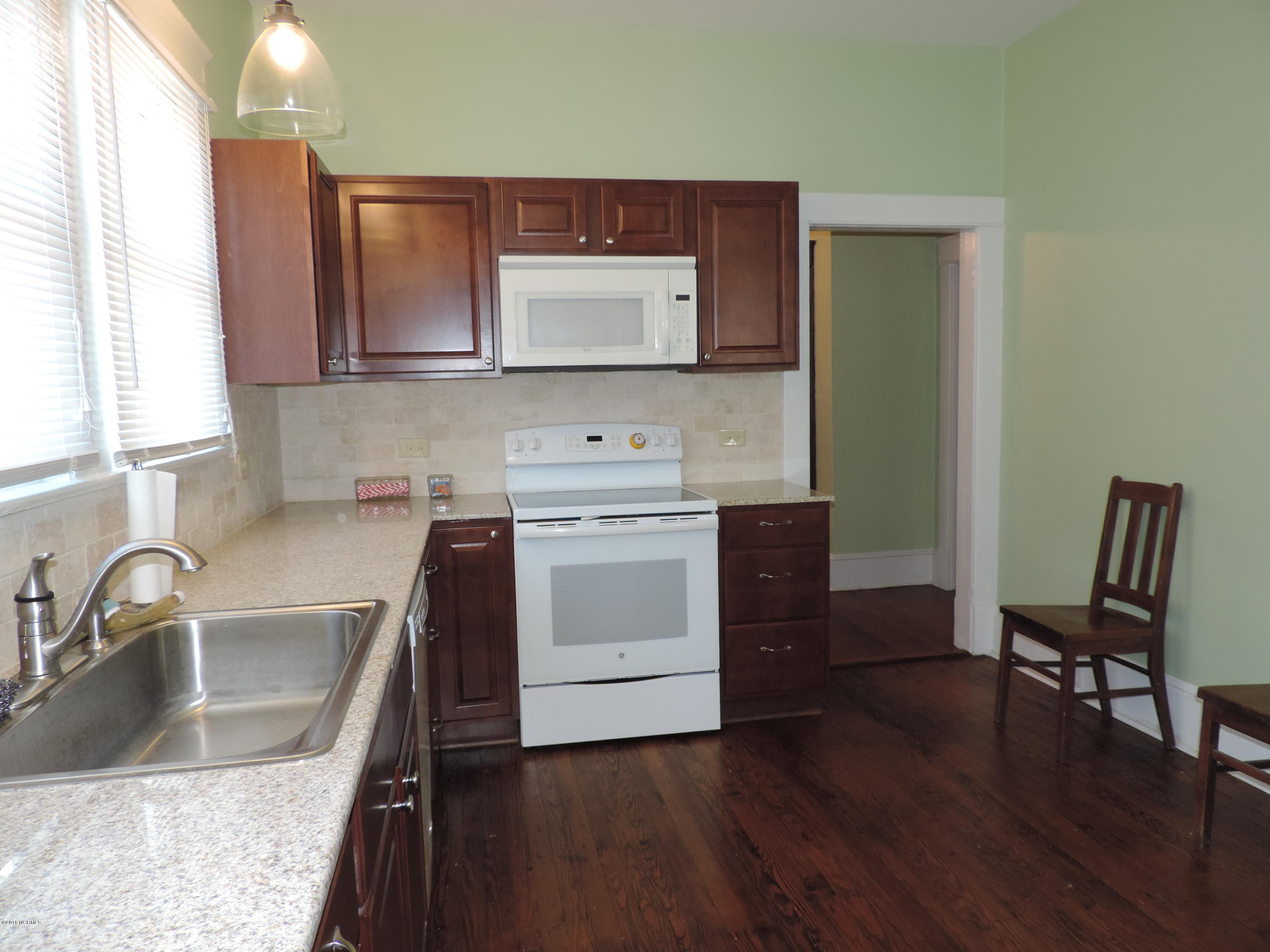 1323 Rhem Avenue New Bern, NC 28560 - Photo 12 of 37 Beautiful cabinet