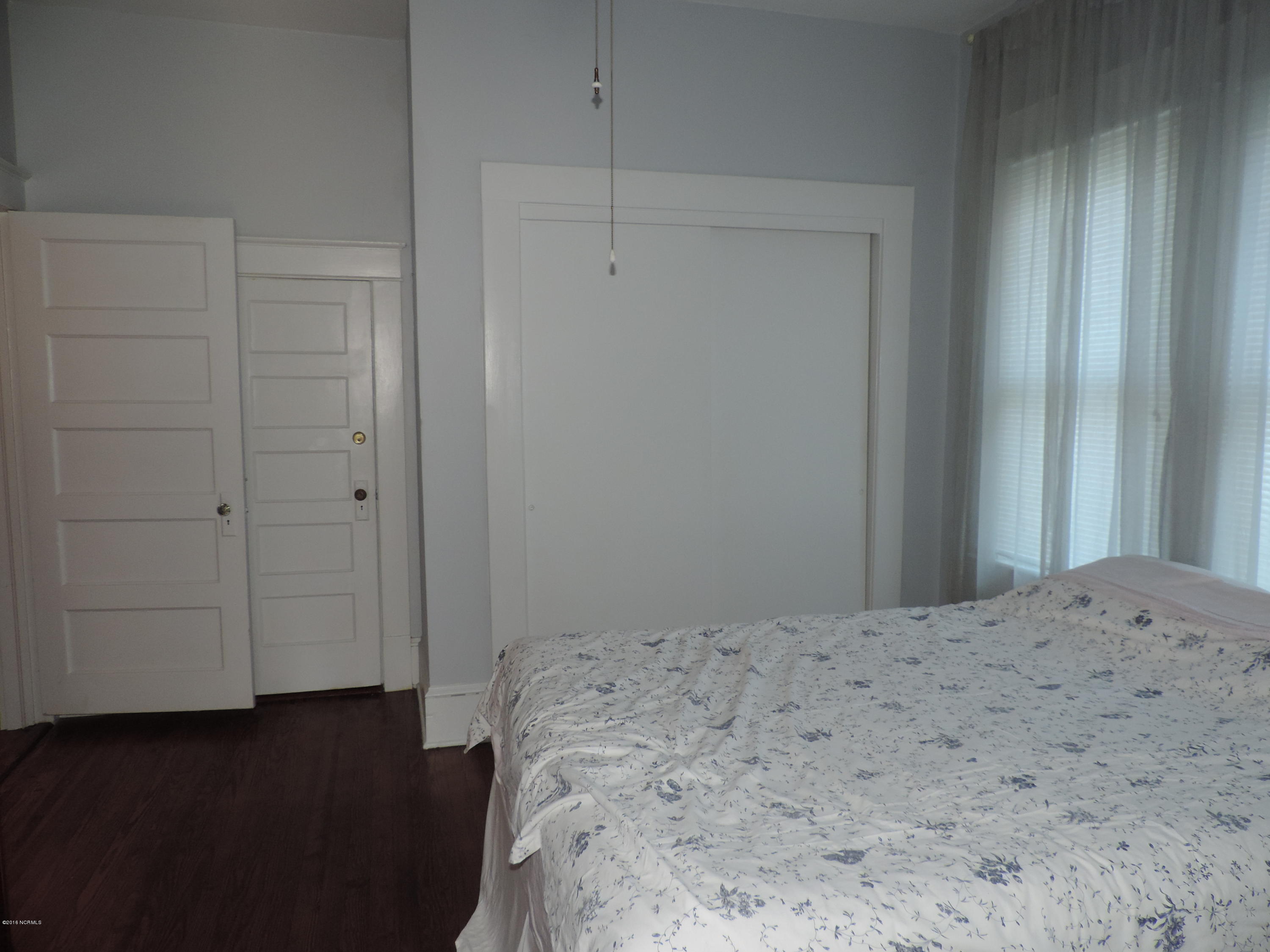 1323 Rhem Avenue New Bern, NC 28560 - Photo 22 of 37 Large closets