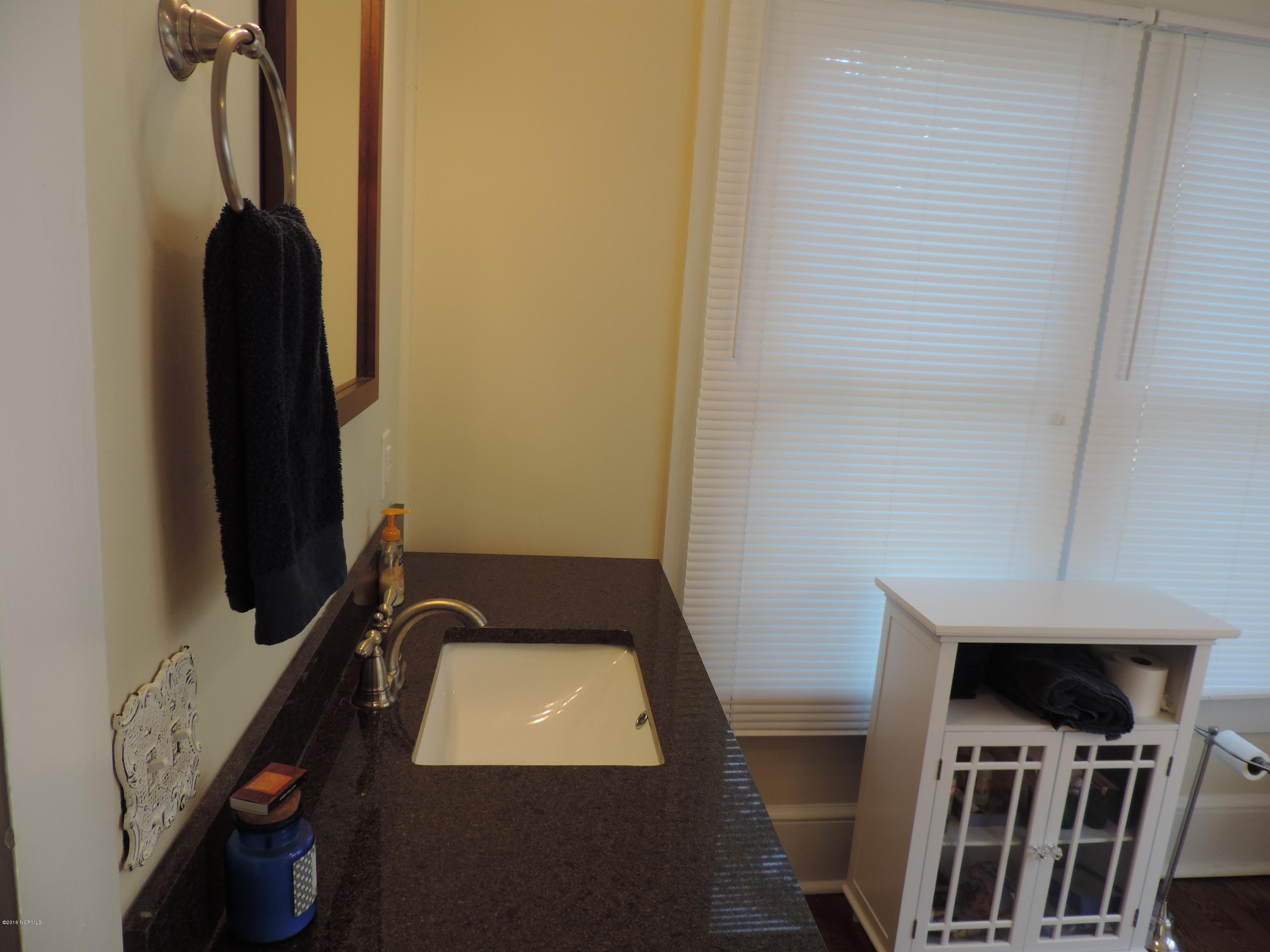 1323 Rhem Avenue New Bern, NC 28560 - Photo 27 of 37 Granite top
