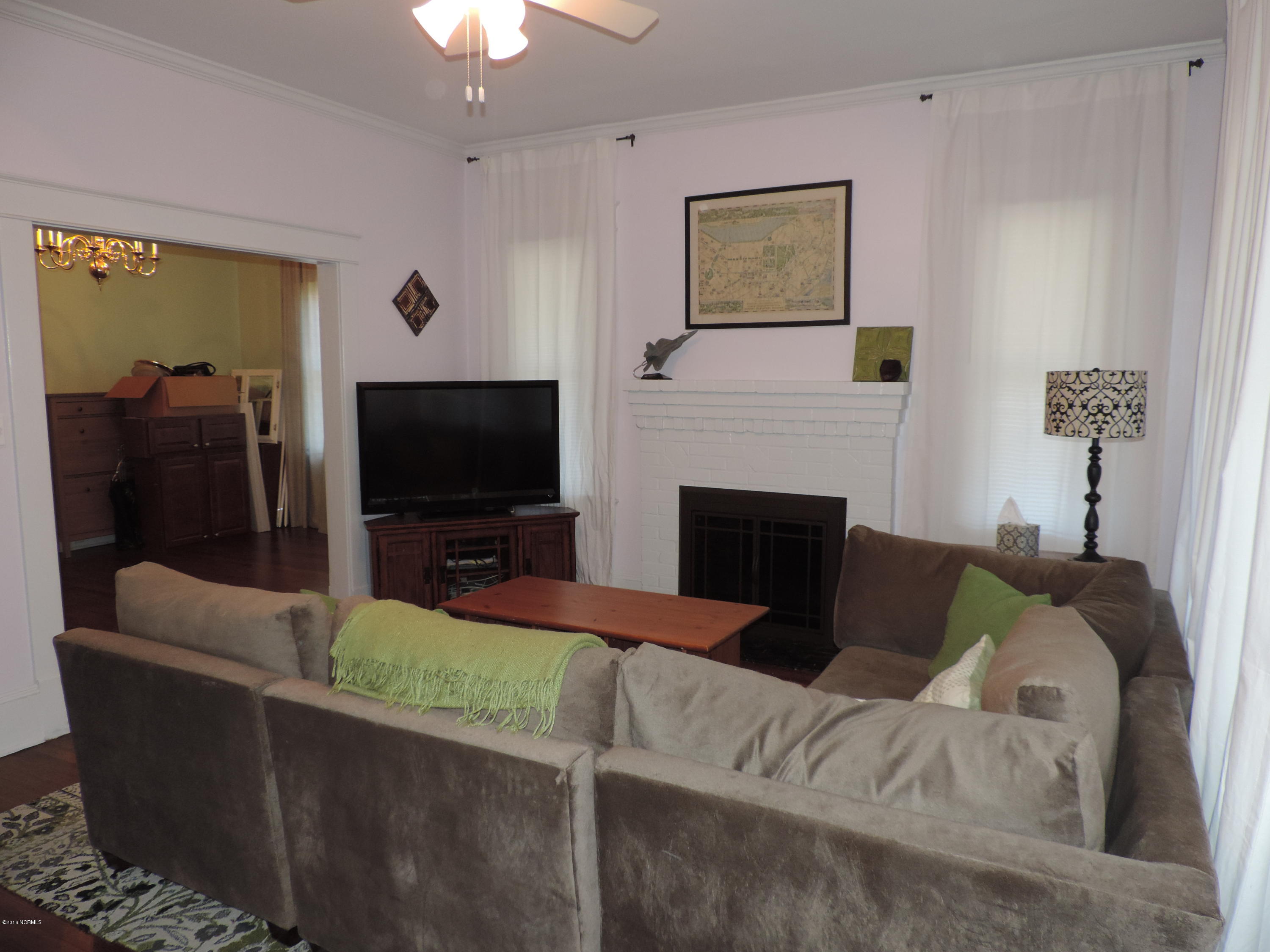 1323 Rhem Avenue New Bern, NC 28560 - Photo 3 of 37 Family Room