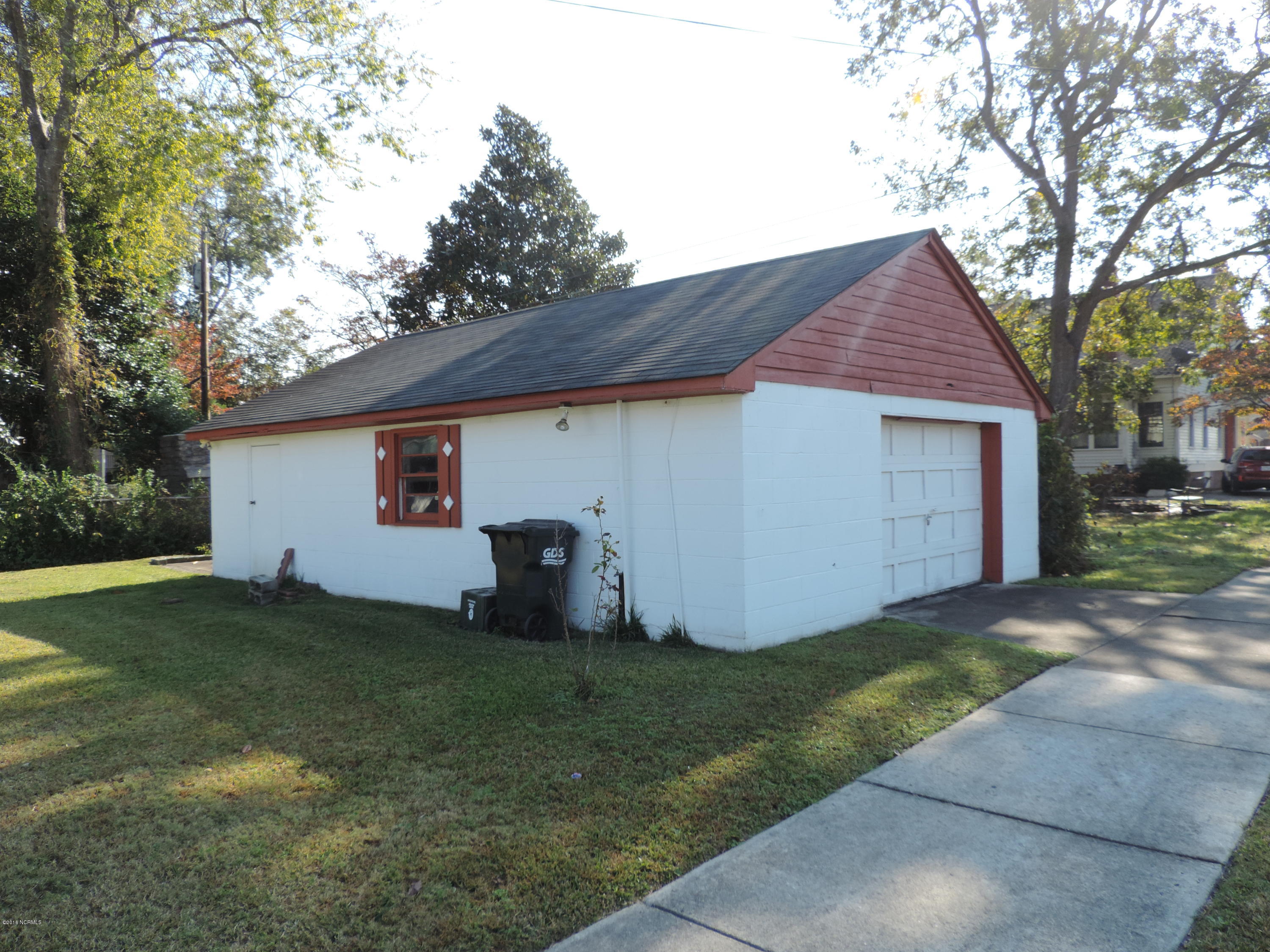 1323 Rhem Avenue New Bern, NC 28560 - Photo 31 of 37 Detached Garage
